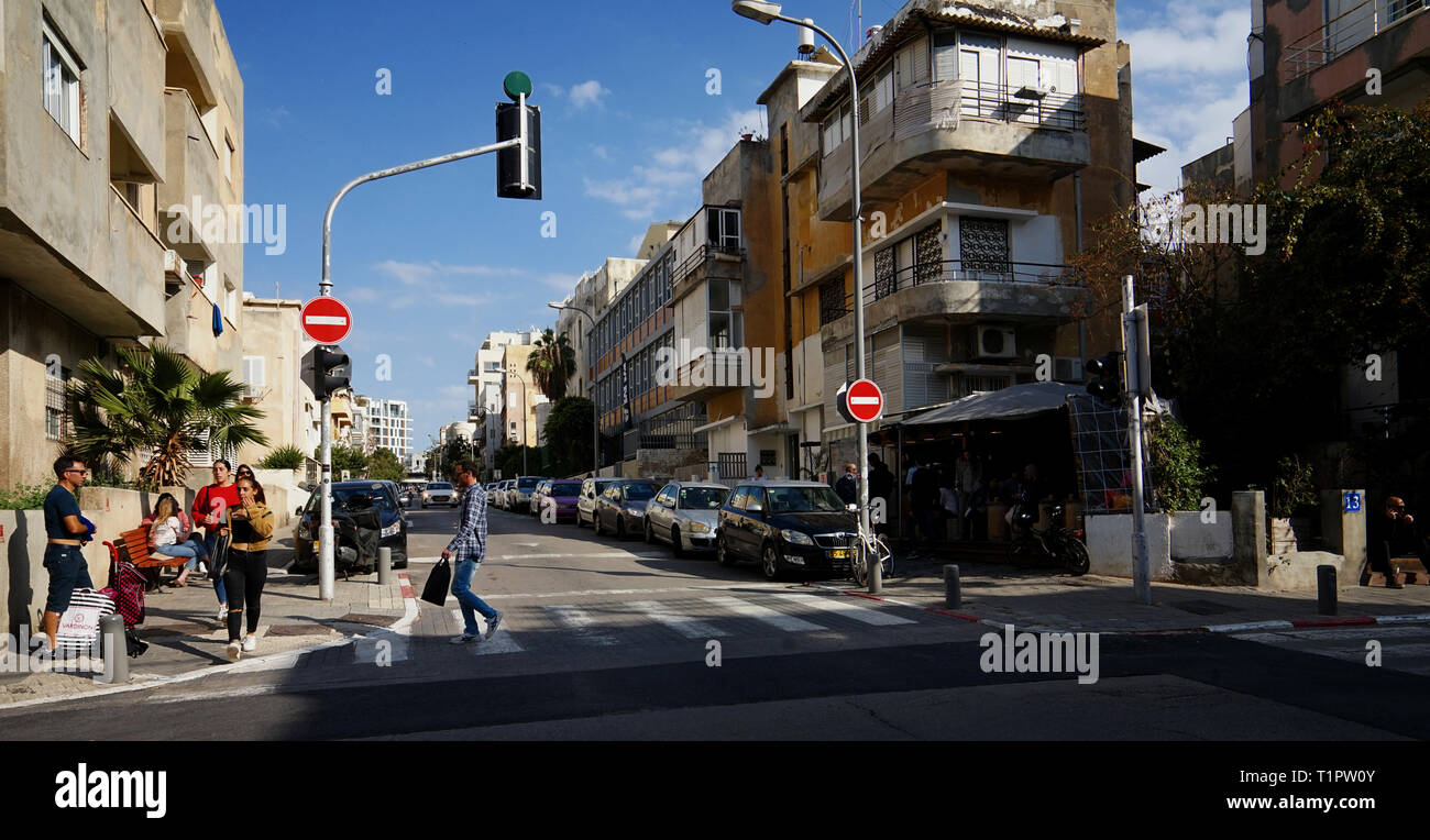 Israele - TEL AVIV - CITTÀ DI CONTRASTO TEL AVIV HA OFFERTO DI PIÙ FACCE DA ULTIMATE nuovi edifici a quasi rovinato CASE E PERLA DI STORIA DELL'ARCHITETTURA MODERNA CON BAHAUS ESEMPI - TEL AVIV edifici - TEL AVIV fotografia urbani - fotografia a colori © Frédéric BEAUMONT Foto Stock