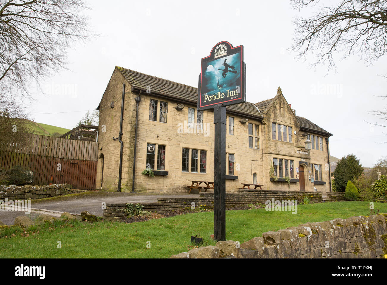 Il Pendle Inn nel villaggio di orzo, nel quartiere di Pendle Lancashire. La zona è frequentata da escursionisti e noto per la Strega Pendle trial i Foto Stock