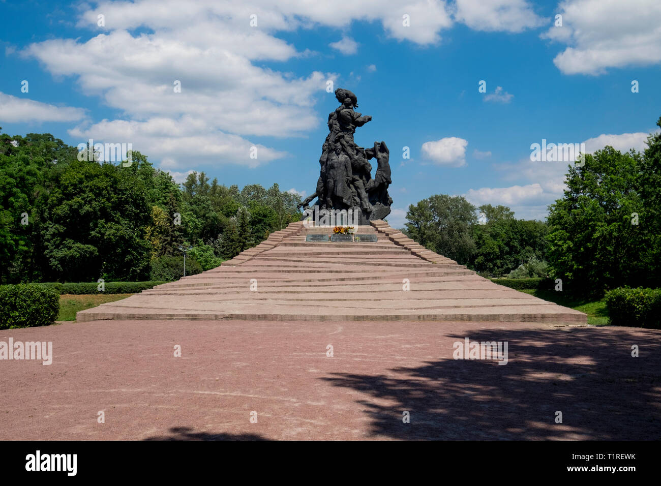 Il principale monumento commemorativo al massacro ebraica sito, Babi Yar. La statua in bronzo raffigura le vittime di lotta. A Kiev in Ucraina. Foto Stock