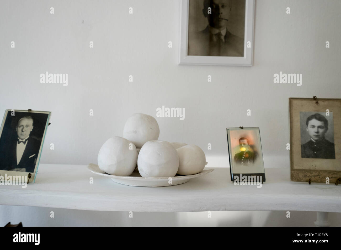 Scrittore russo Mikhail Bulgakov casa, ora un museo a Kiev in Ucraina. Le camere combinano gli artefatti e le impostazioni da suoi romanzi. Stillife. Foto Stock