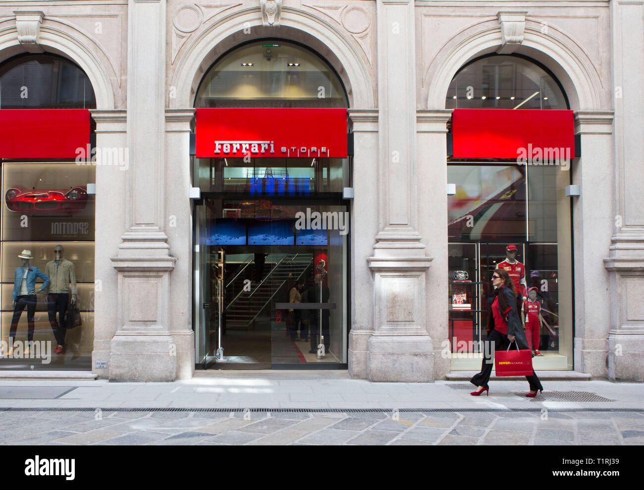 Ferrari store a Milano Foto Stock