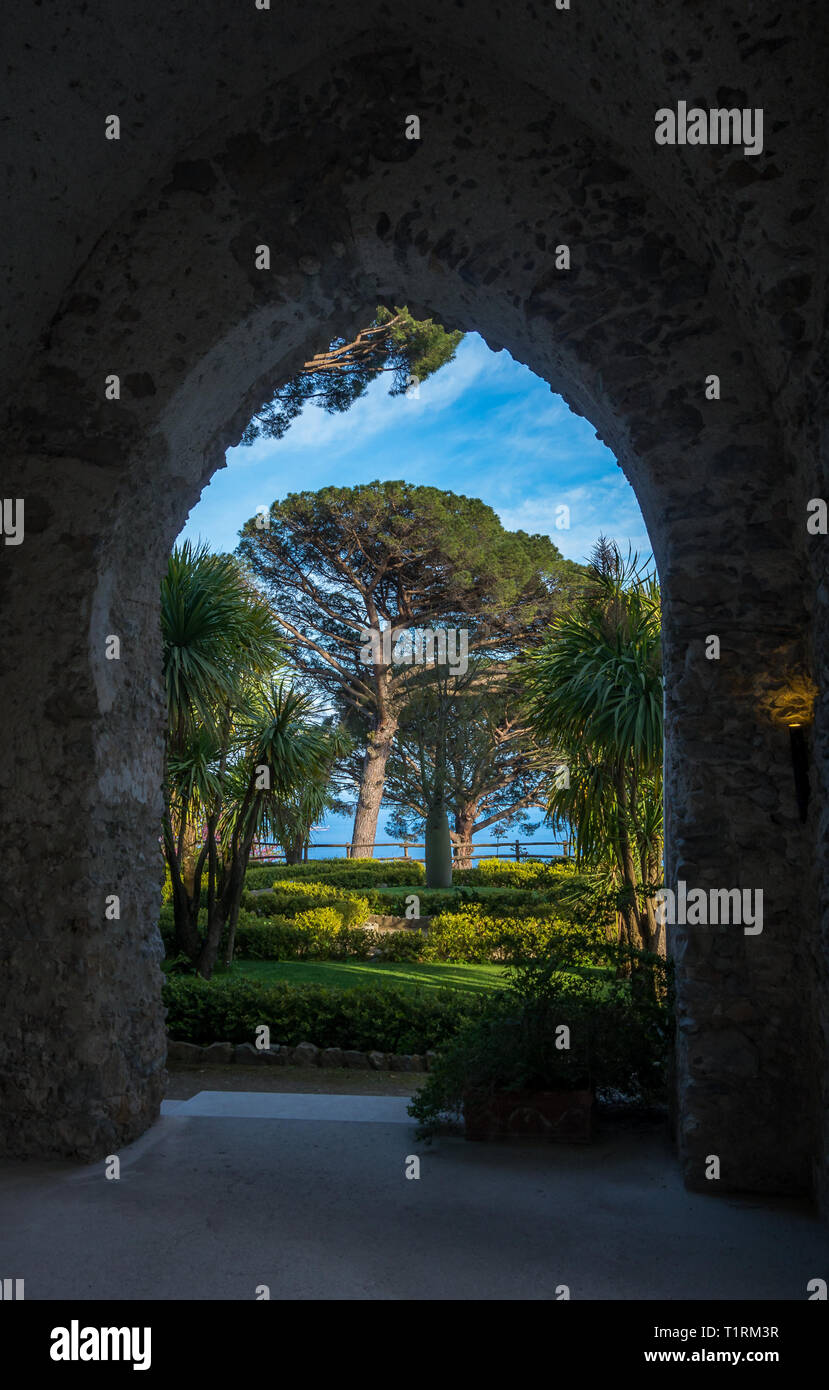 Visite Villa Rufolo e i giardini di Ravello mountaintop impostazione in Italia la costa più bella, Ravello, Italia Foto Stock