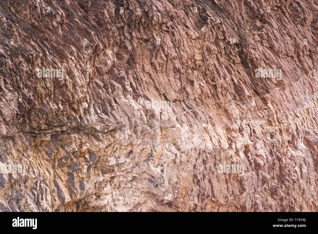 Tessitura della pietra lo sfondo con il motivo unico. Marrone e bianco sporco rock texture. Superficie di roccia sfondo astratto. Pietra naturale dello sfondo. St ruvida Foto Stock