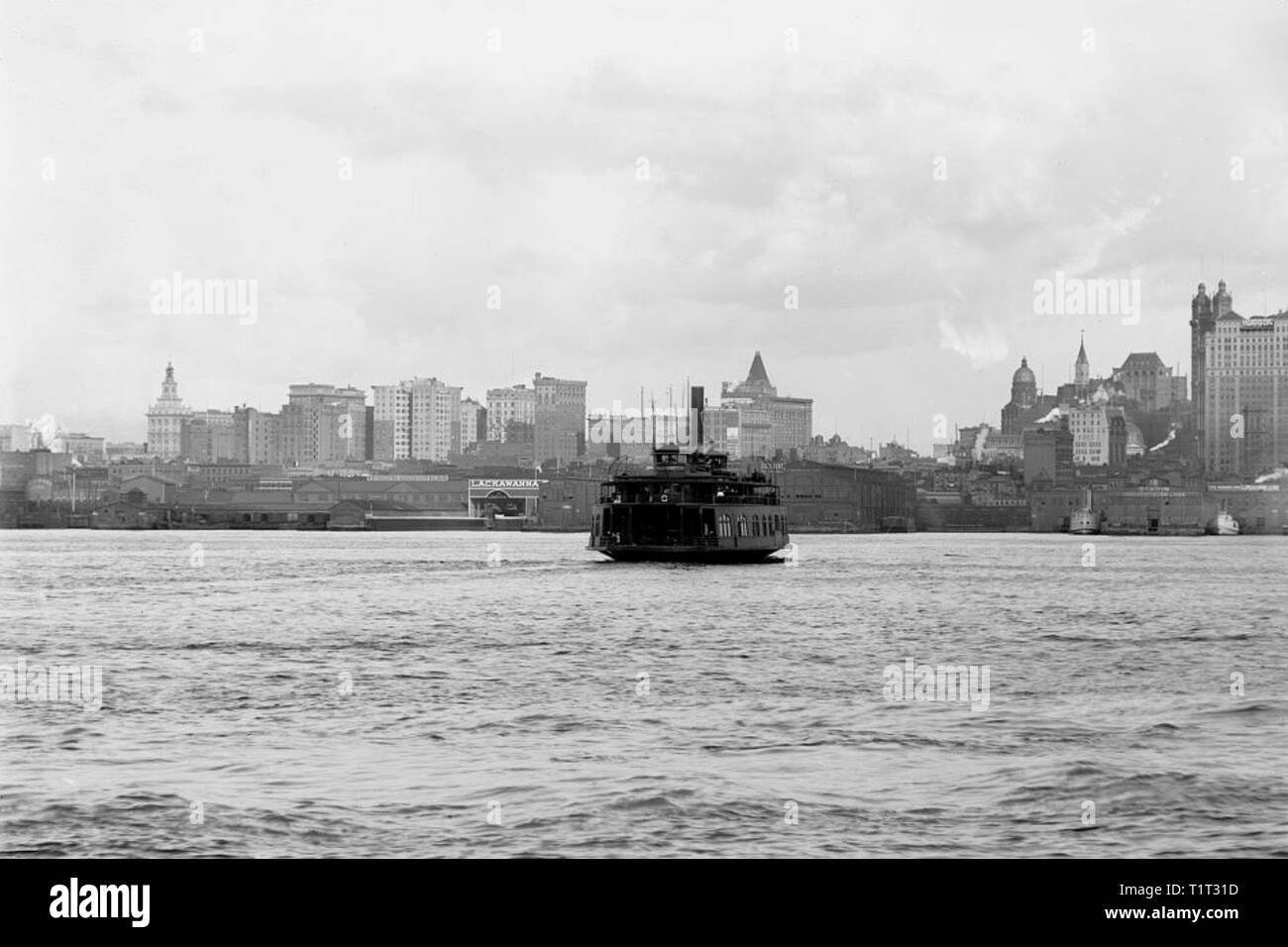 Skyline di New York dal New Jersey 1900. Foto Stock