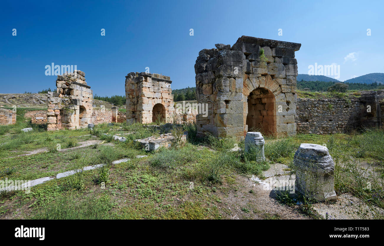 Immagine delle rovine del Martyrion bizantina di San Filippo chiesa e centro di guarigione. Hierapolis sito archeologico nei pressi di Pamukkale in Turchia. Mart Foto Stock