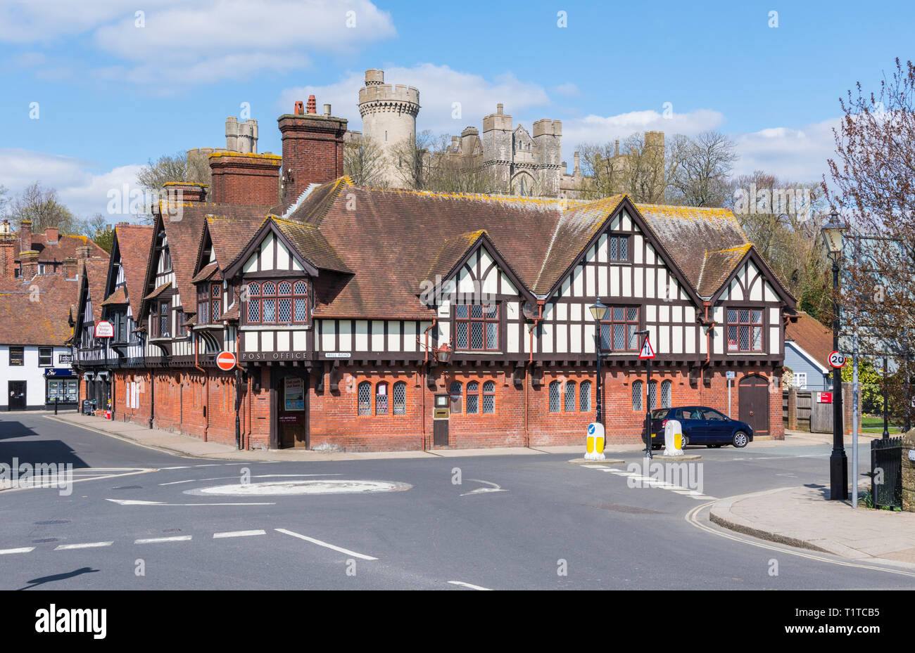 Il Post Office, una simulazione in stile Tudor edificio nella storica città mercato di Arundel nel West Sussex, in Inghilterra, Regno Unito. Arundel Regno Unito. Foto Stock