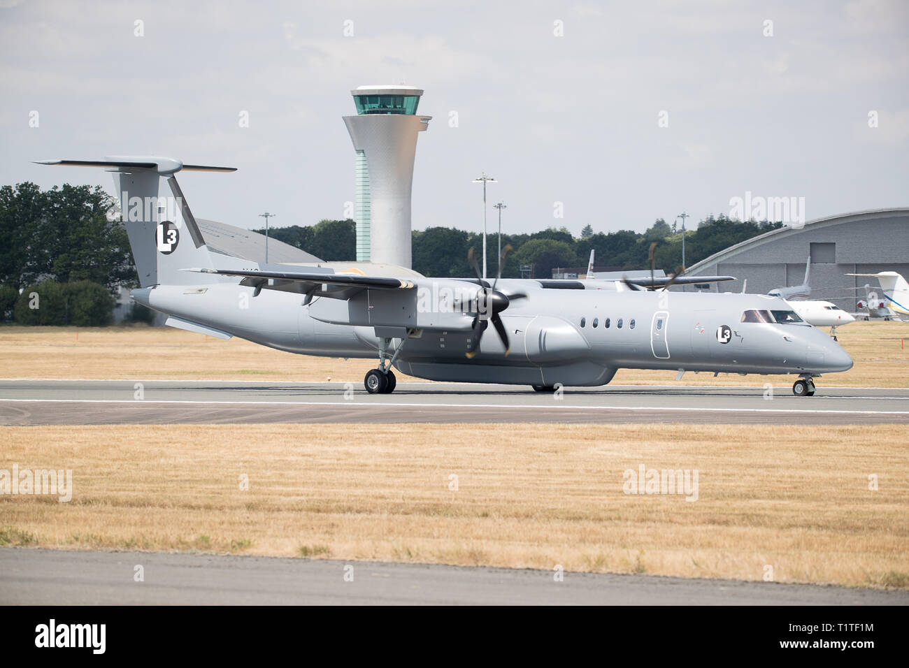 L-3 Communications VOLO aviazione avanzata Bombardier Dash 8 Q400 N404E a Farnborough International Air Show 2018, REGNO UNITO Foto Stock
