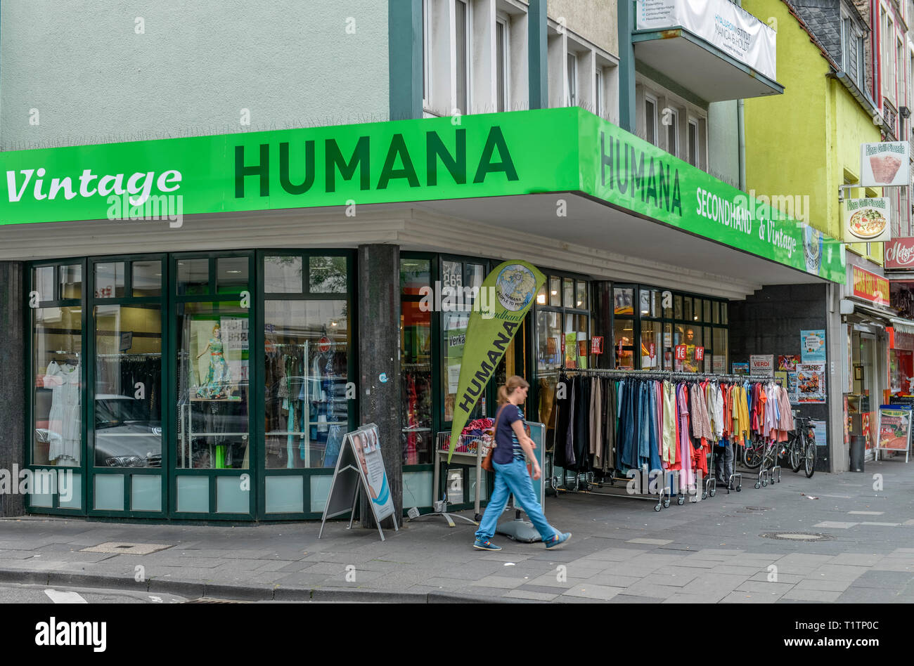 Humana usati Neusser Strasse, Nippes, Koeln, Nordrhein-Westfalen, Deutschland Foto Stock