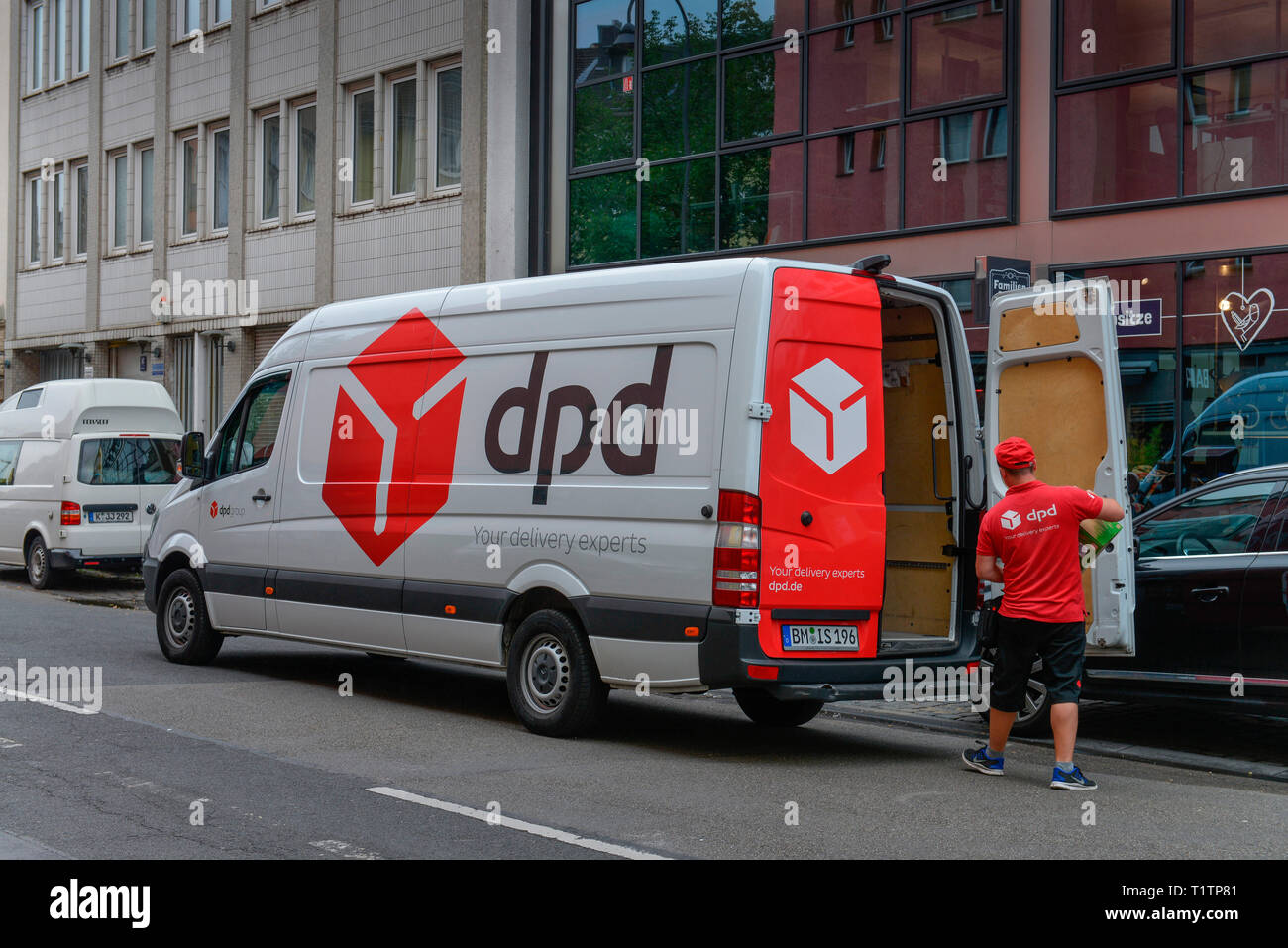 DPD Paketdienst, Venloer Strasse, Koeln, Nordrhein-Westfalen, Deutschland Foto Stock
