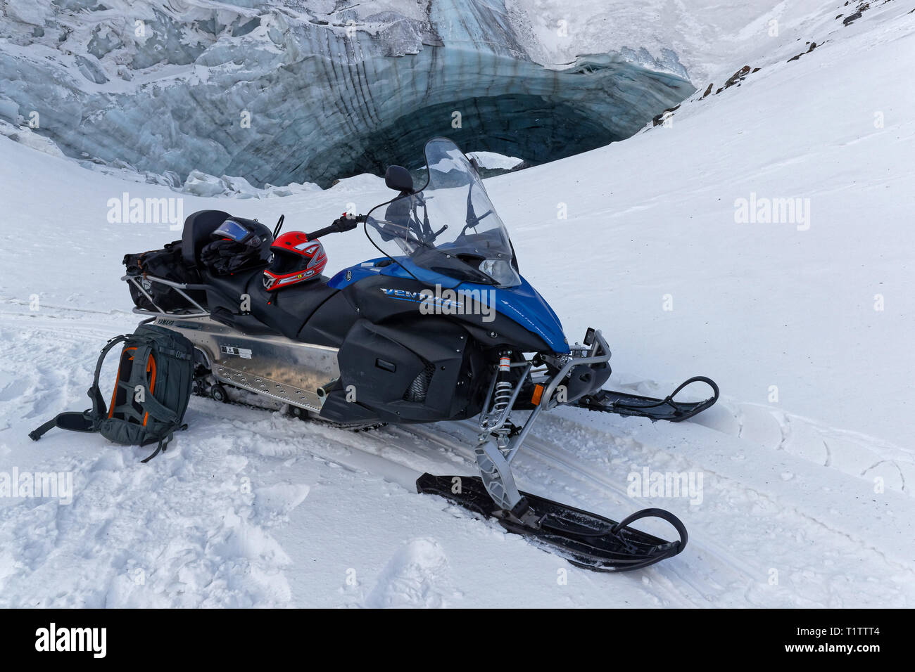 HAINES JUNCTION, Yukon, Canada, 12 marzo 2019 : Viaggio sono organizzati sulla Icefields con motoslitte. Foto Stock