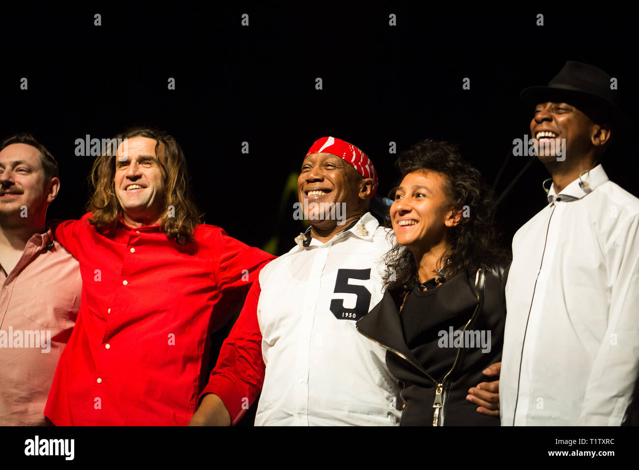 CRACOW POLONIA - MARZO 16, 2016: Billy Cobham band dal vivo sul palco in ghiaccio Cracow Polonia Foto Stock