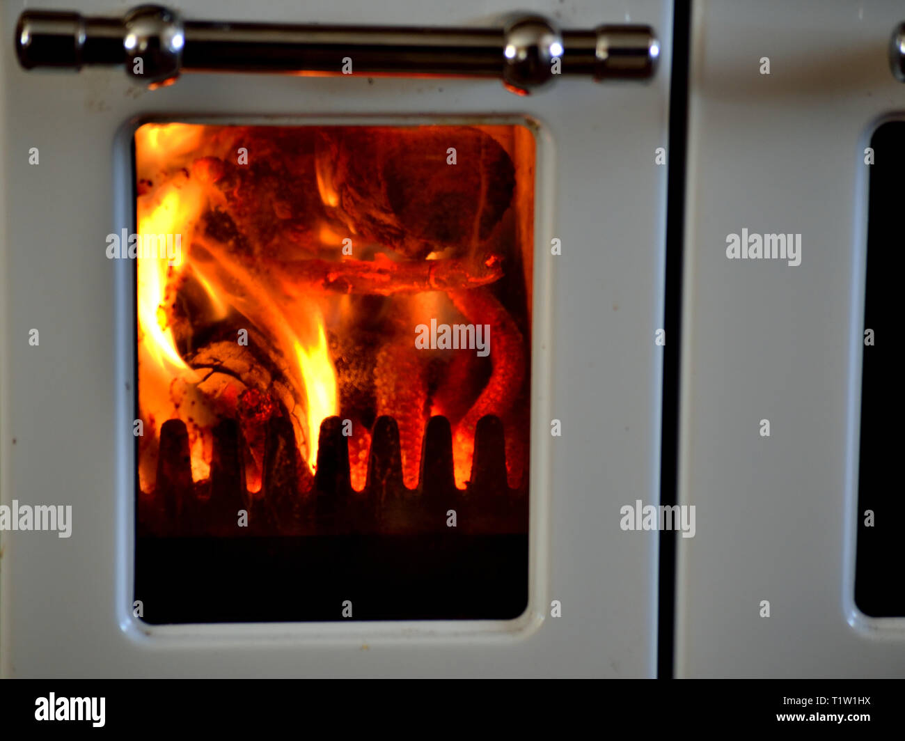 White stufa a legna, riscaldamento Foto Stock