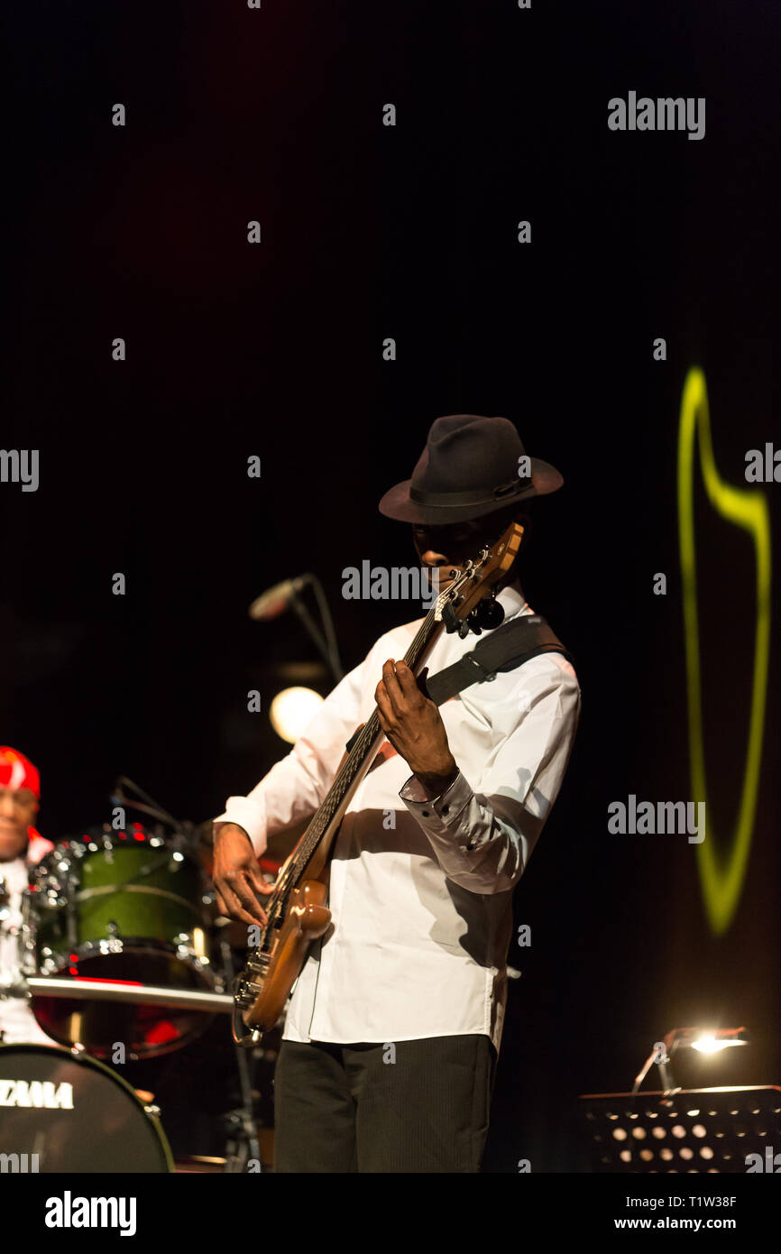 CRACOW POLONIA - MARZO 16, 2016: Billy Cobham band dal vivo sul palco in ghiaccio Cracow Polonia Foto Stock