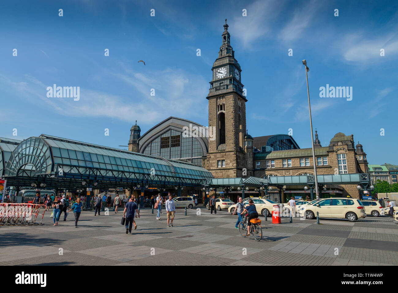 Taxi, Hauptbahnhof, Hachmannplatz, Kirchenallee, Amburgo, Deutschland Foto Stock