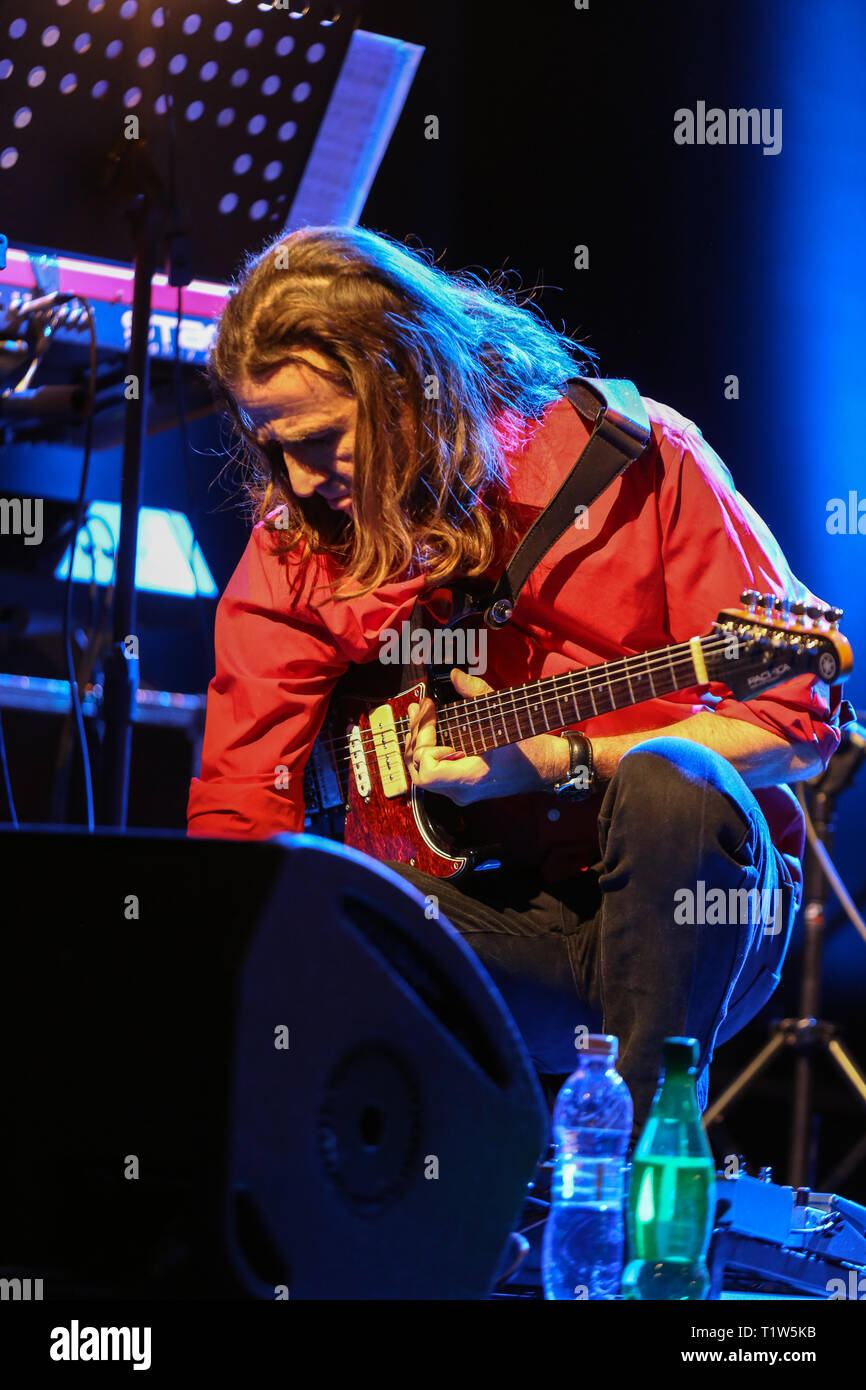 CRACOW POLONIA - MARZO 16, 2016: Billy Cobham band dal vivo sul palco in ghiaccio Cracow Polonia Foto Stock