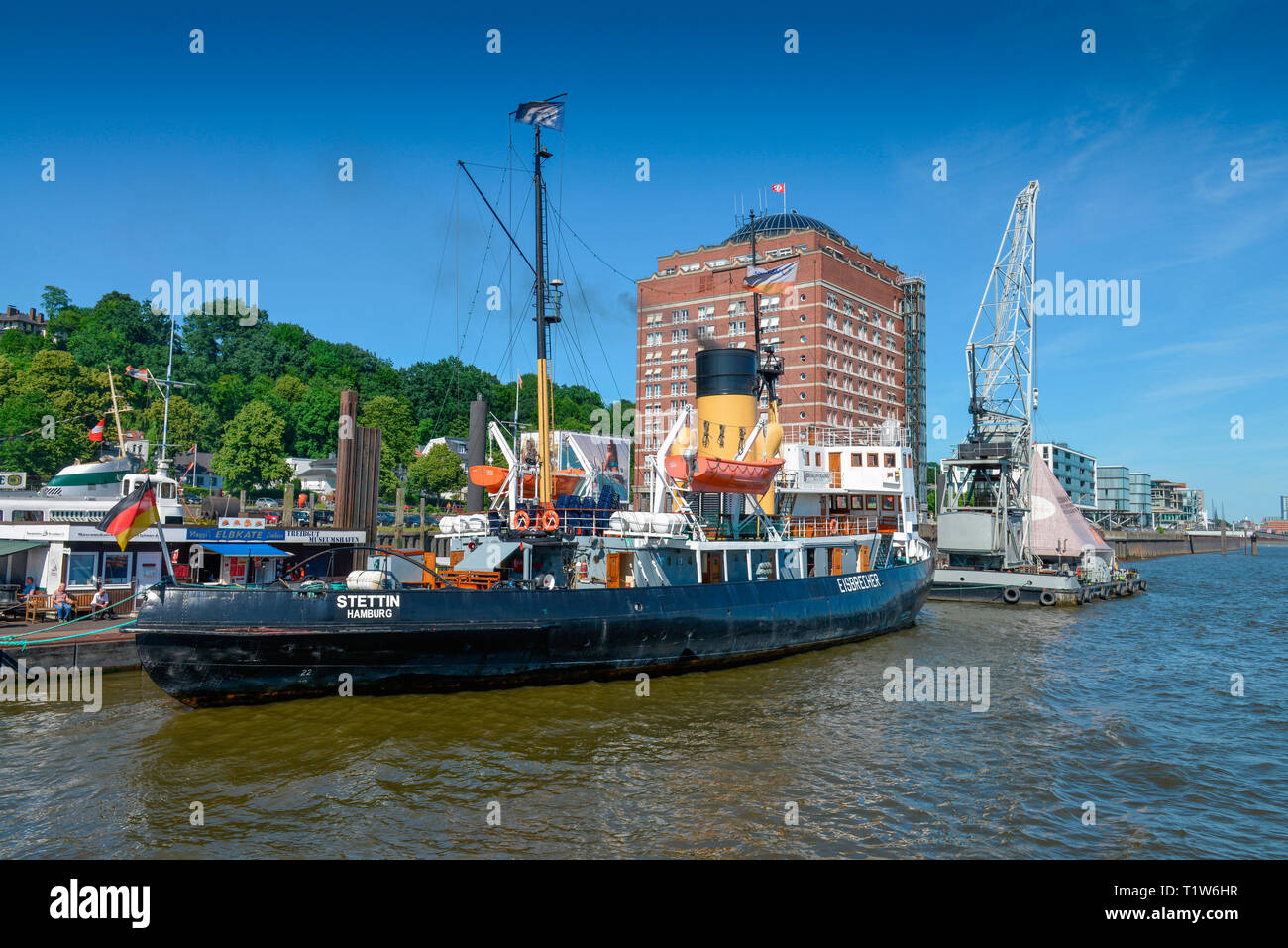 Museumshafen Oevelgoenne, Altersresidenz Augustinum, Altona Amburgo, Deutschland Foto Stock