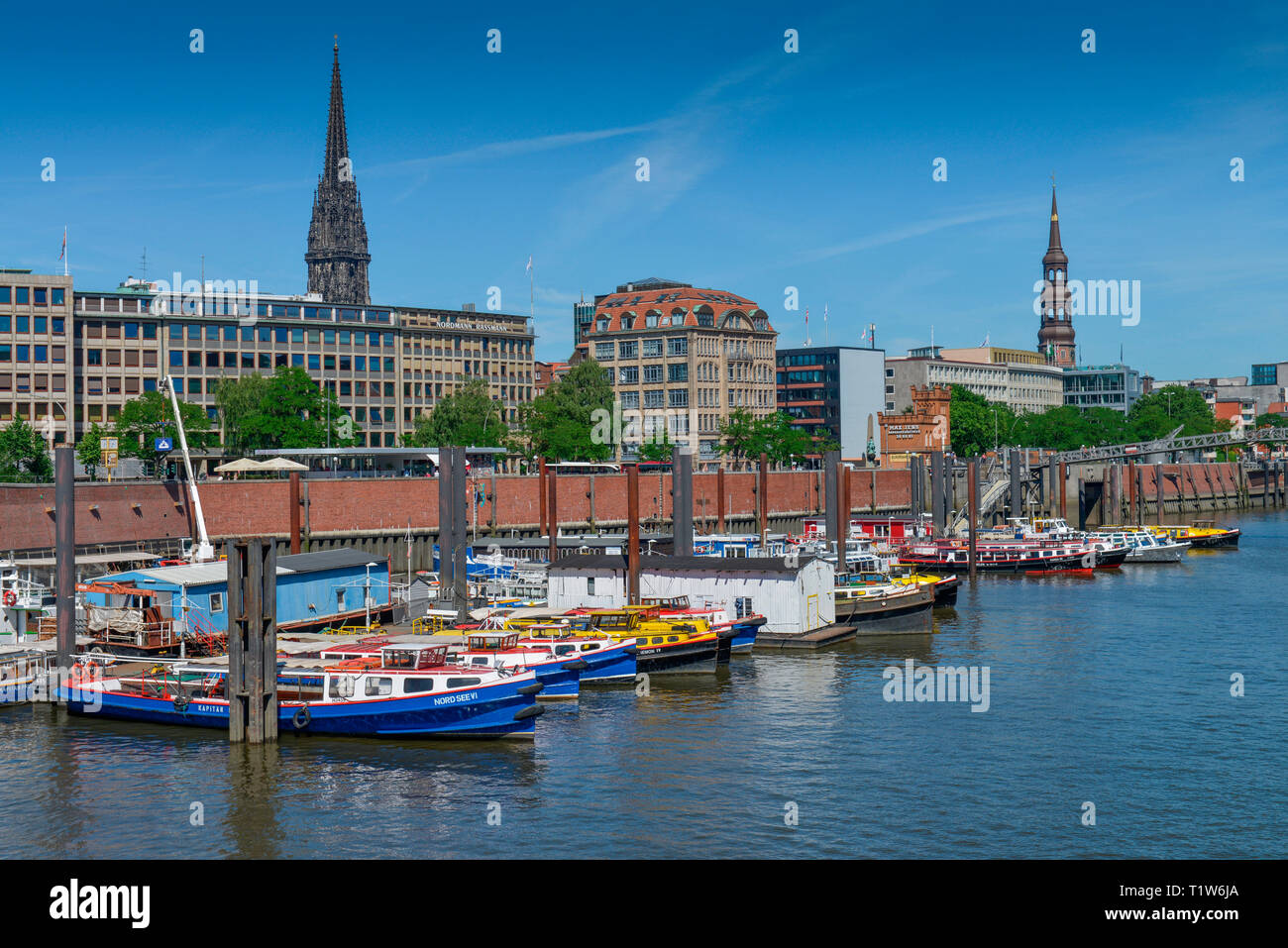 Barkassen, Binnenhafen, Hohe Bruecke, Amburgo, Deutschland Foto Stock