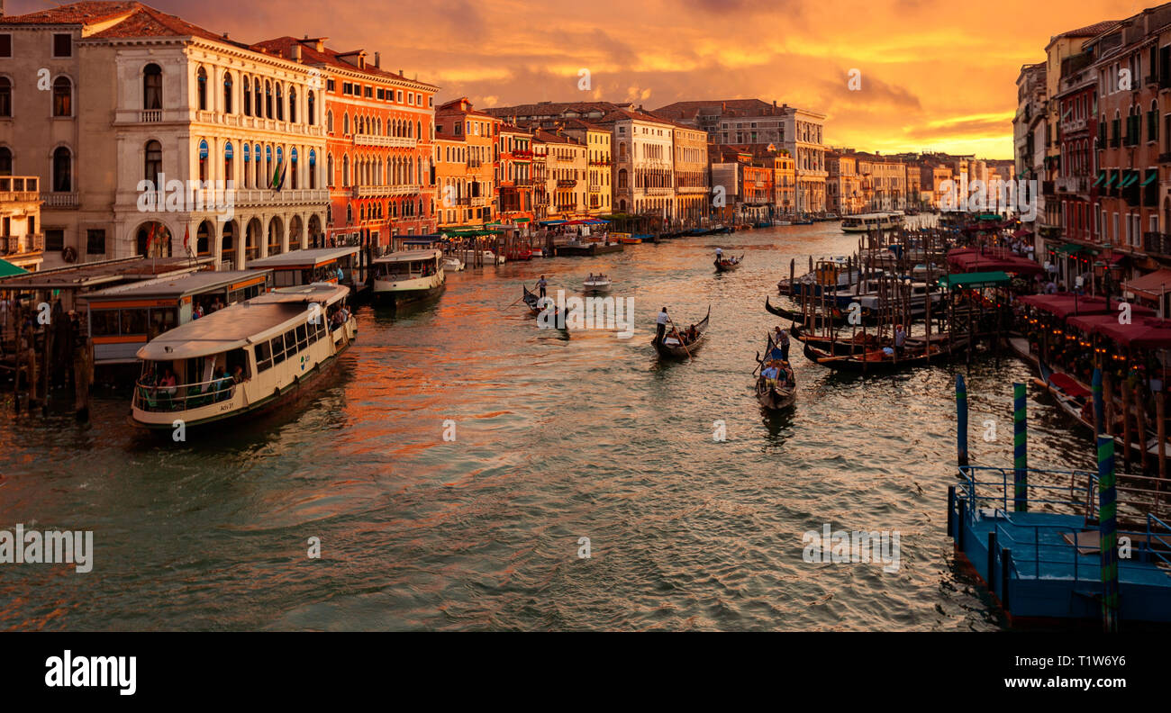 Tramonto veneziano sul Canal Grande Italia Foto Stock