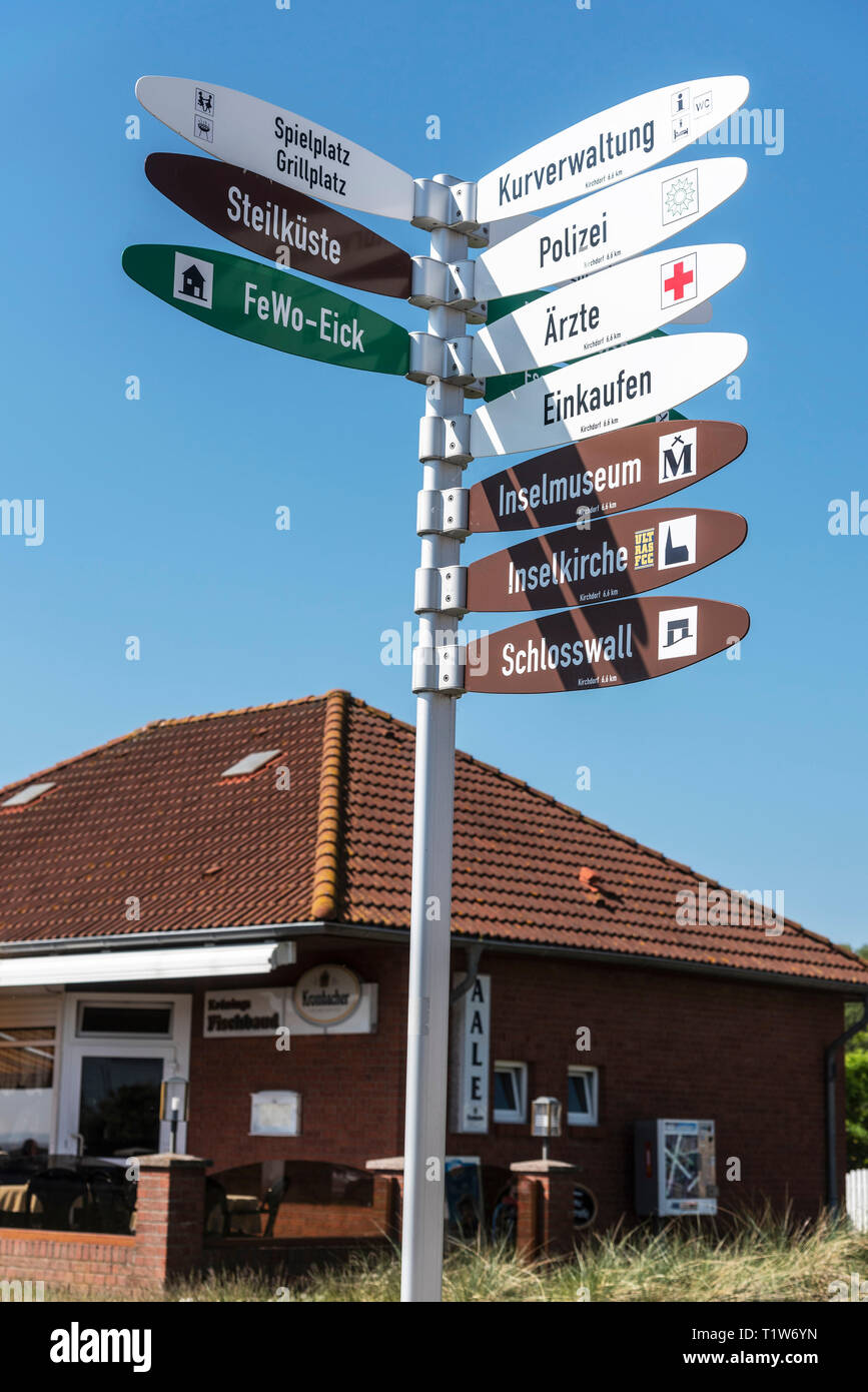 Segni di direzione, Timmendorf, Poel isola, Meclemburgo-Pomerania Occidentale, Germania Foto Stock