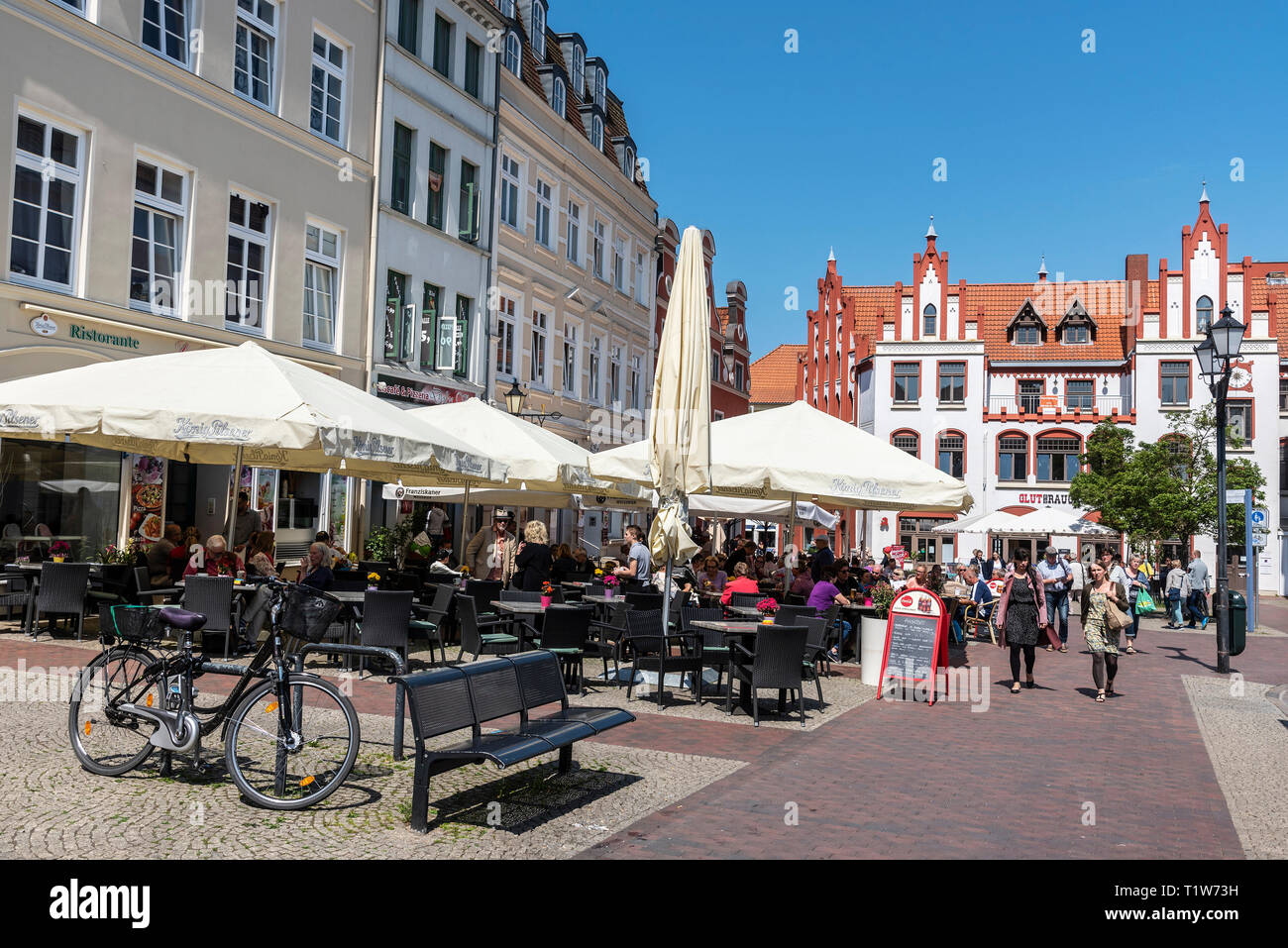 Ristoranti, market place, Wismar, Meclemburgo-Pomerania Occidentale, Germania Foto Stock