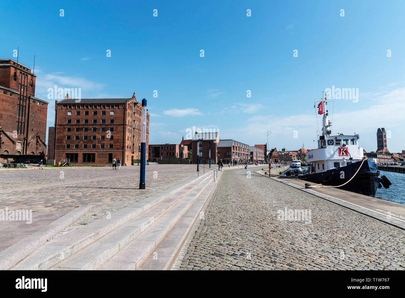 Promenade, edifici di stoccaggio, porto vecchio, Wismar, Meclemburgo-Pomerania Occidentale, Germania Foto Stock