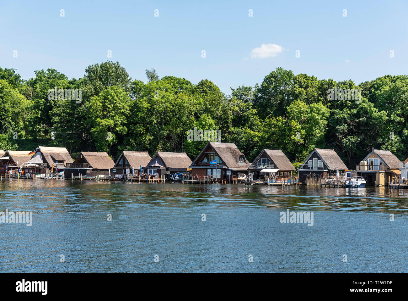 Boathouses, case vacanza, Ziegelsee, sul lago Schwerin, Meclemburgo-Pomerania Occidentale, Germania Foto Stock
