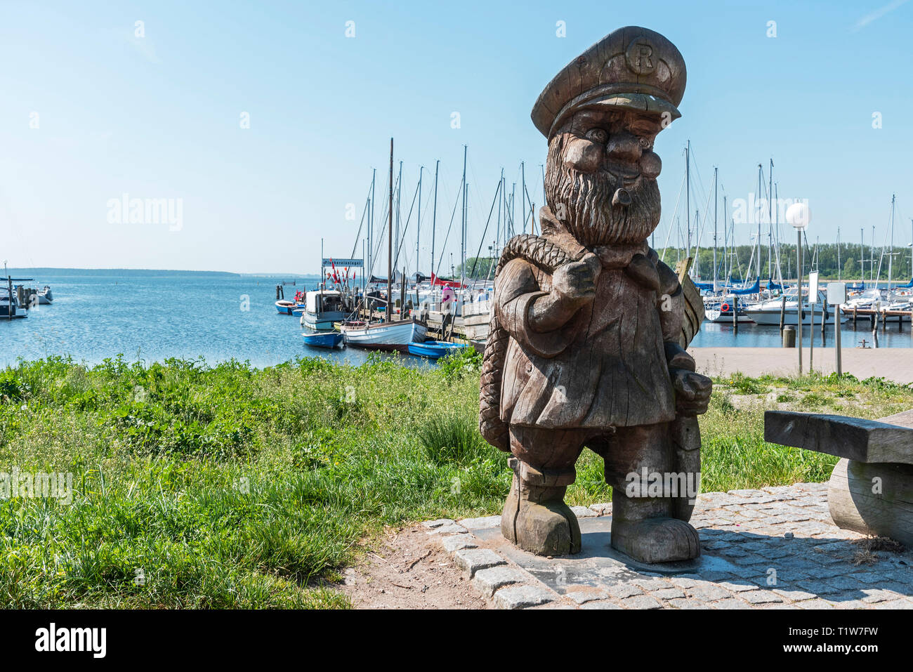 La figura del pescatore, Erik von Rerik, figura in legno, Rerik, Baltico località balneare, Meclemburgo-Pomerania, Germania Foto Stock