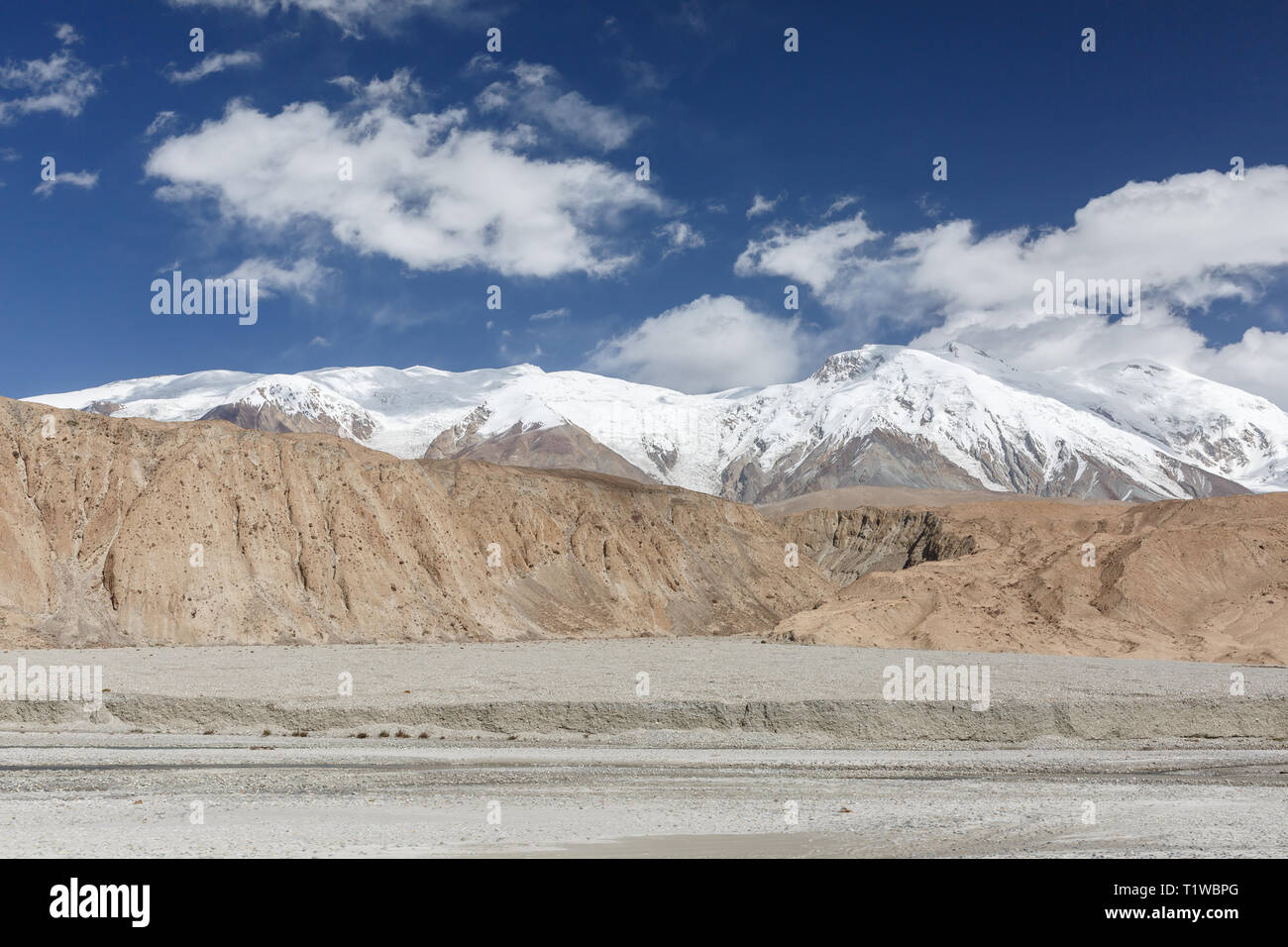 Montagne lungo la Karakoram Highway II (provincia dello Xinjiang, Cina) Foto Stock