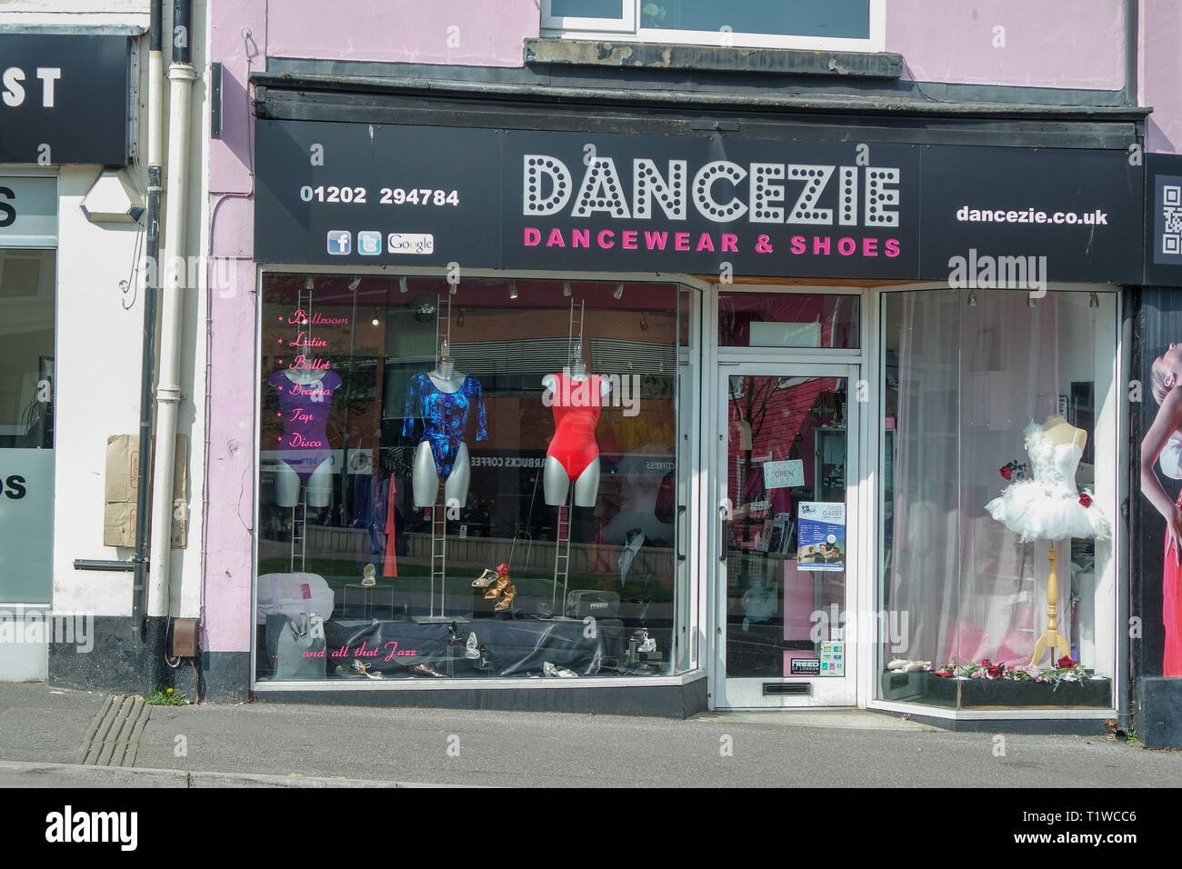 Il Dancezie discoteca e negozio di scarpe in Bournemouth Triangle Foto  stock - Alamy