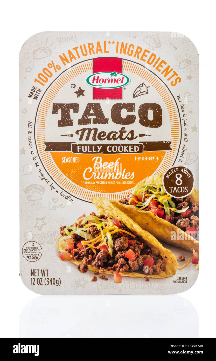 Winneconne, WI - 24 Marzo 2019: un pacchetto di Hormel taco carni cotte perfettamente carni bovine si sbriciola isolato su un background Foto Stock