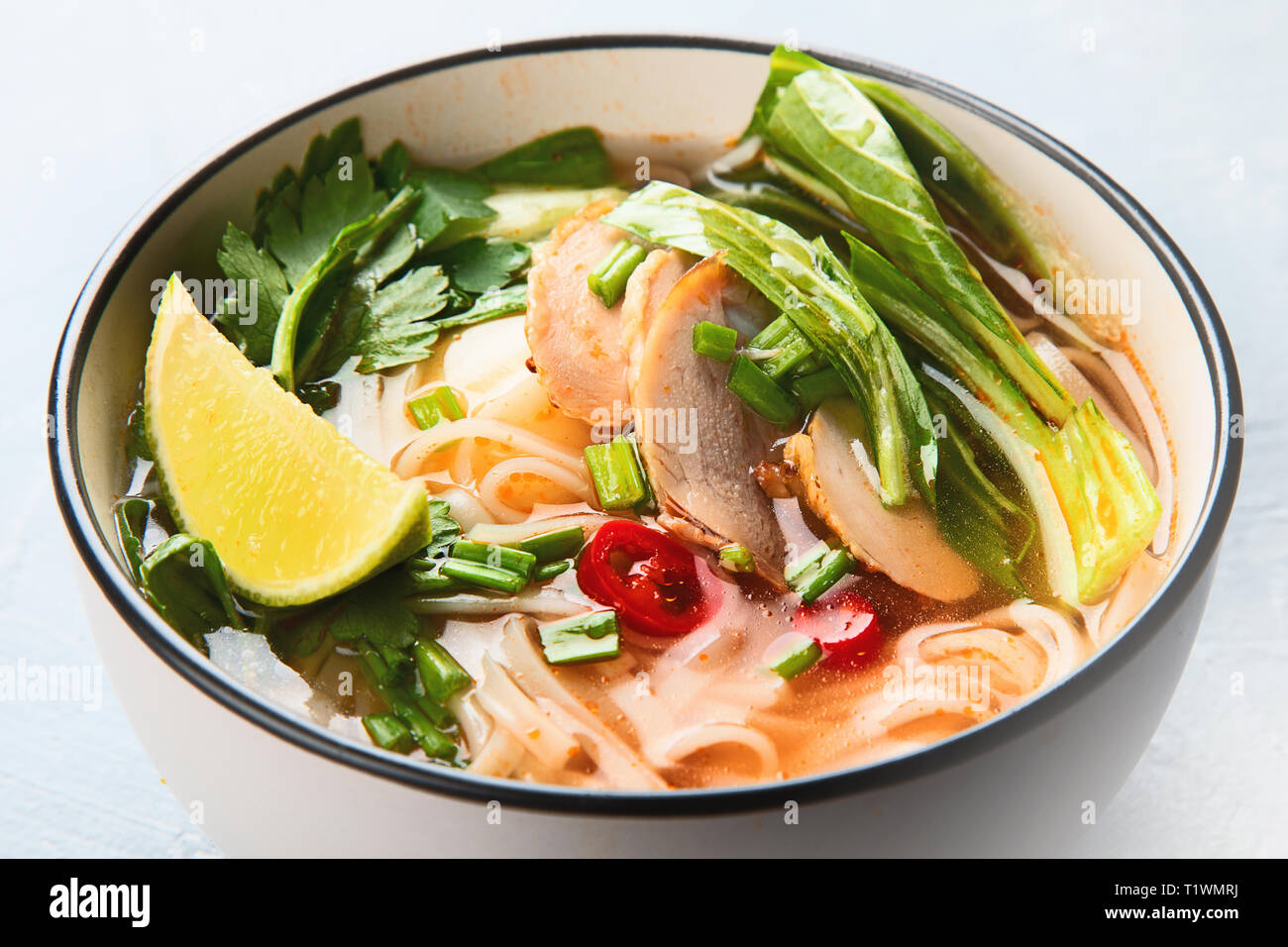 Asian noodle soup. Primo piano Foto Stock