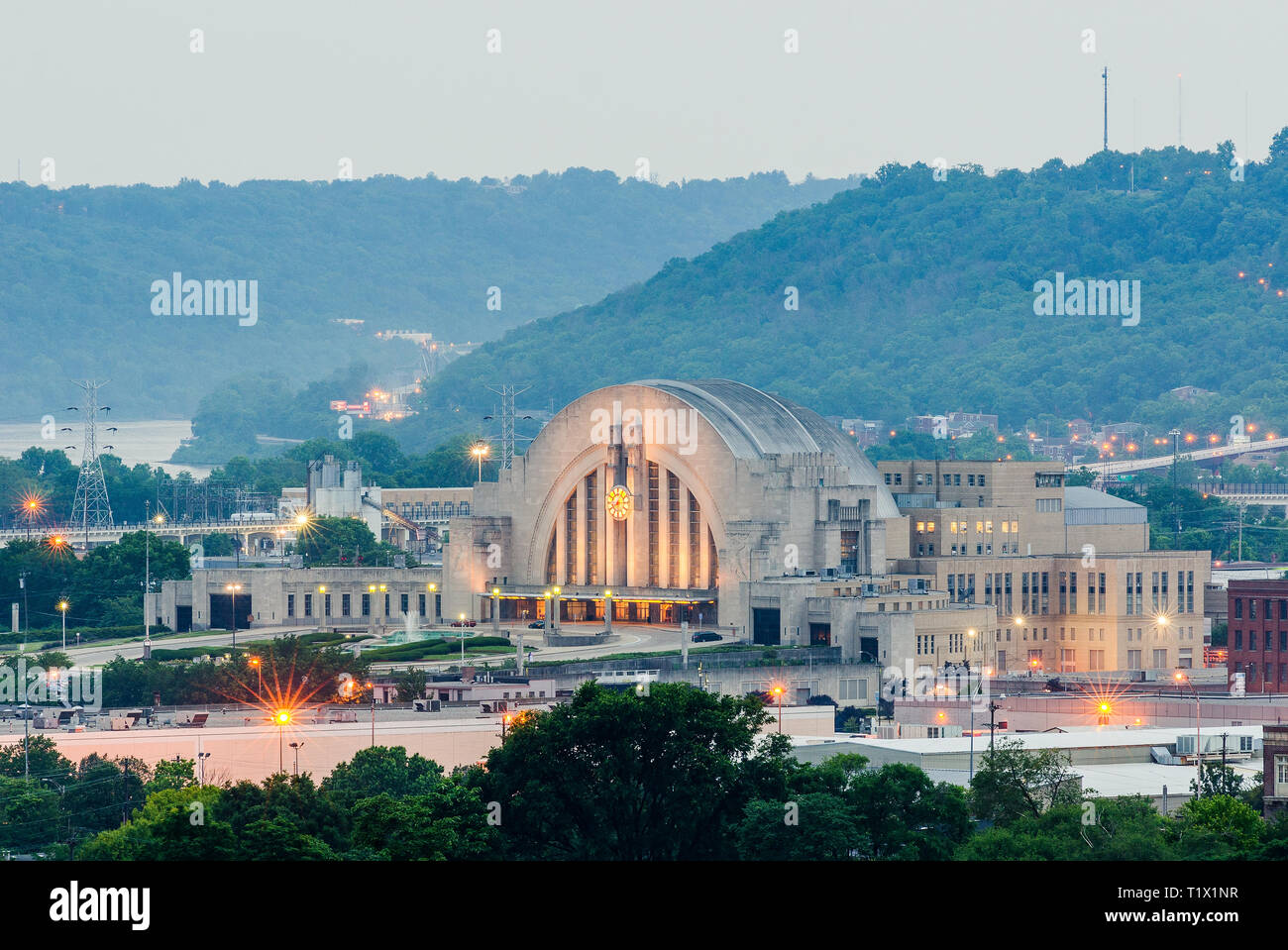 Vista aerea di Cincinnati Union Station al crepuscolo Foto Stock