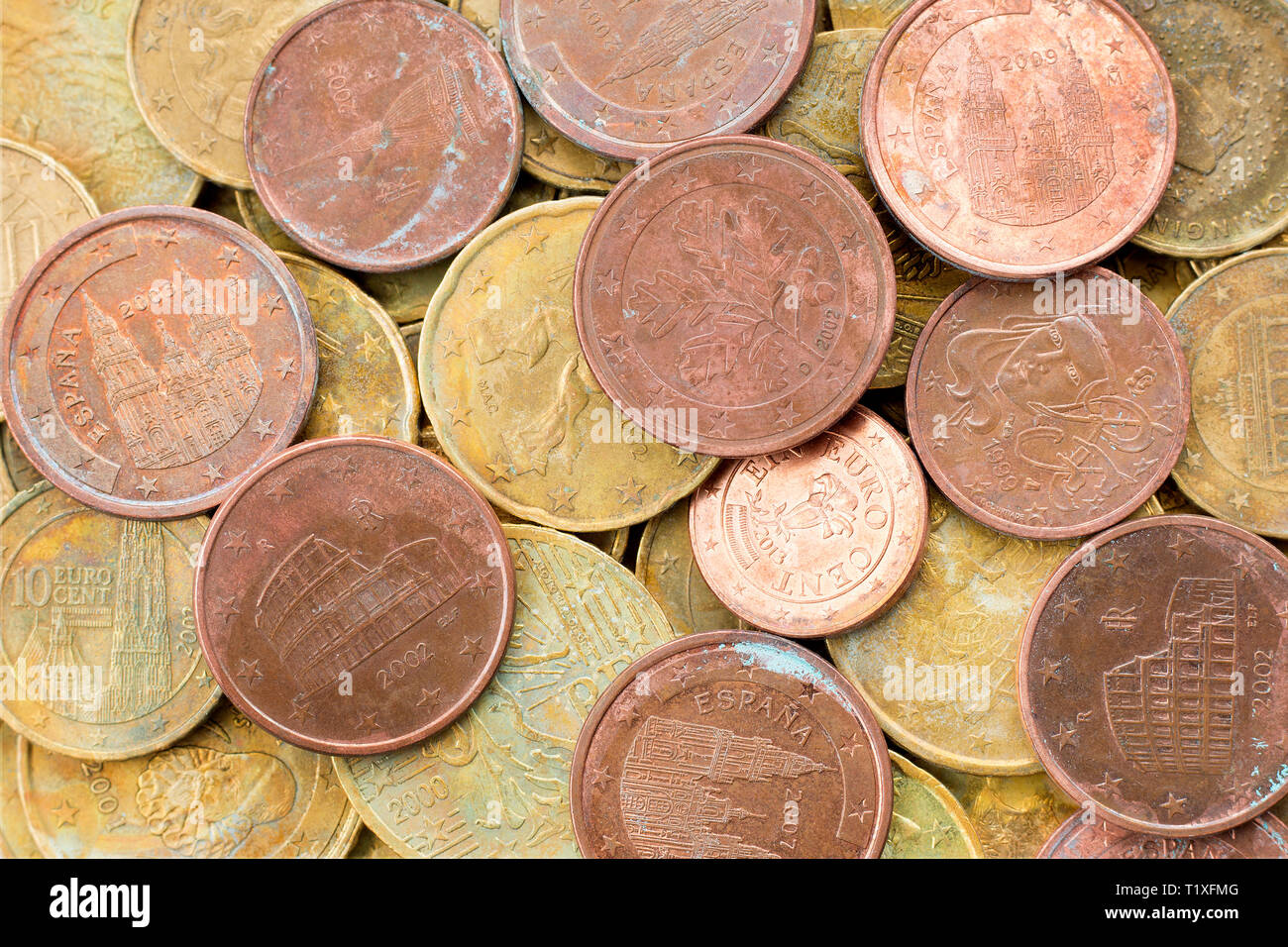 Il rame di monete in euro. Sfondo di denaro. Messa a fuoco selettiva Foto Stock