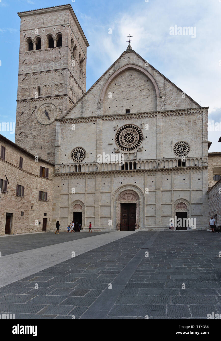 Assisi Umbria Italia Italia. Cattedrale di San Rufino chiesa principale di Assisi costruito 1140 consacrato 1253 terminato nel 1571. Costruito in stile vari Romanesqu Foto Stock