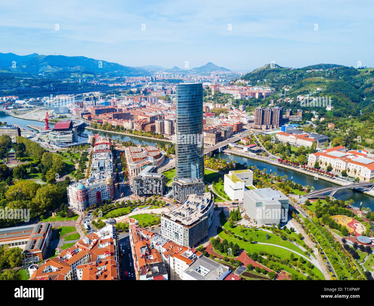 Antenna di Bilbao vista panoramica. Bilbao è la città più grande del Paese Basco in Spagna settentrionale. Foto Stock