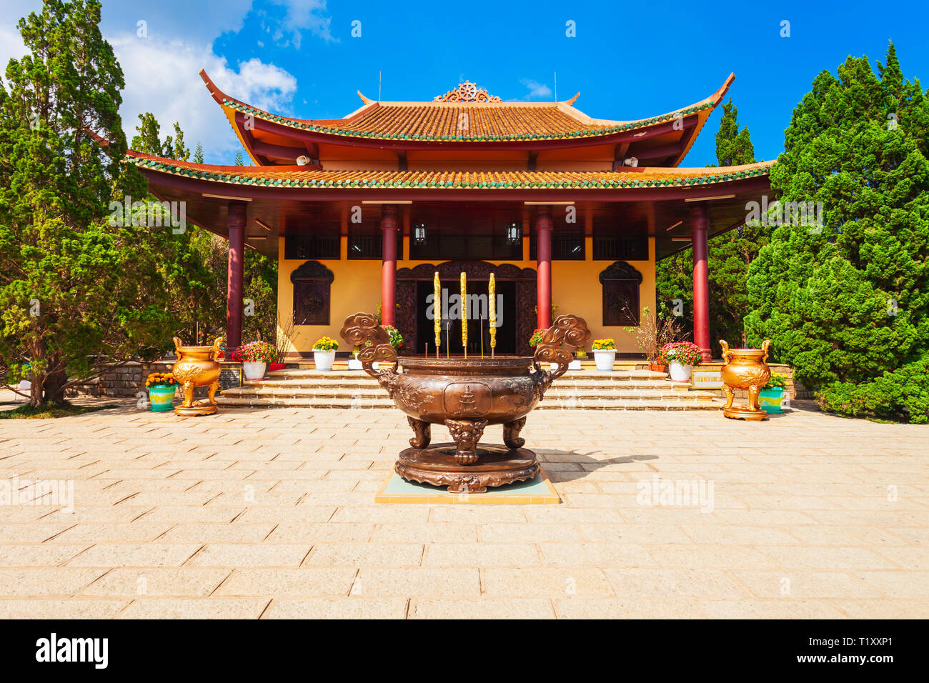 Truc Lam tempio è uno Zen tempio buddista e monastero di Dalat city in Vietnam Foto Stock