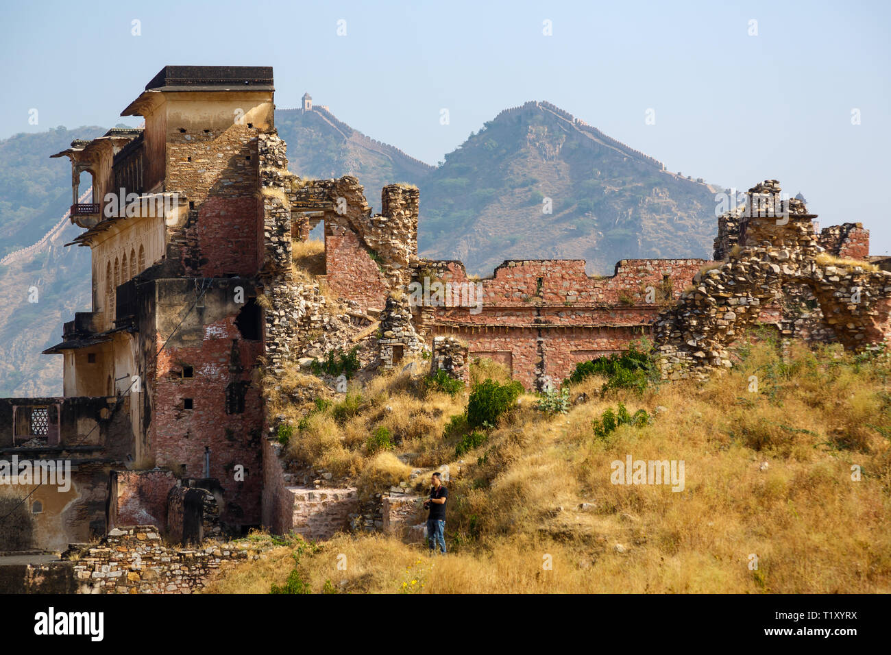 JAIPUR, India - 18 novembre 2012: Rovine di antichi edifici architettonici di Jaipur, Rajasthan Foto Stock