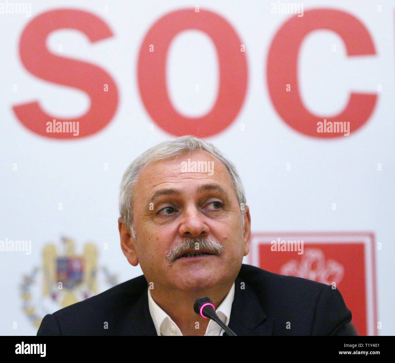 Bucarest, Romania - Marzo 28, 2019: Liviu Dragnea, a fianco di Aureliano e Pavelescu Danut Pop (non in foto), appena firmato un protocon dove PNTCD E PER ha deciso di sostenere il PSD per le elezioni del PE. Credito: vul/Alamy Live News Foto Stock