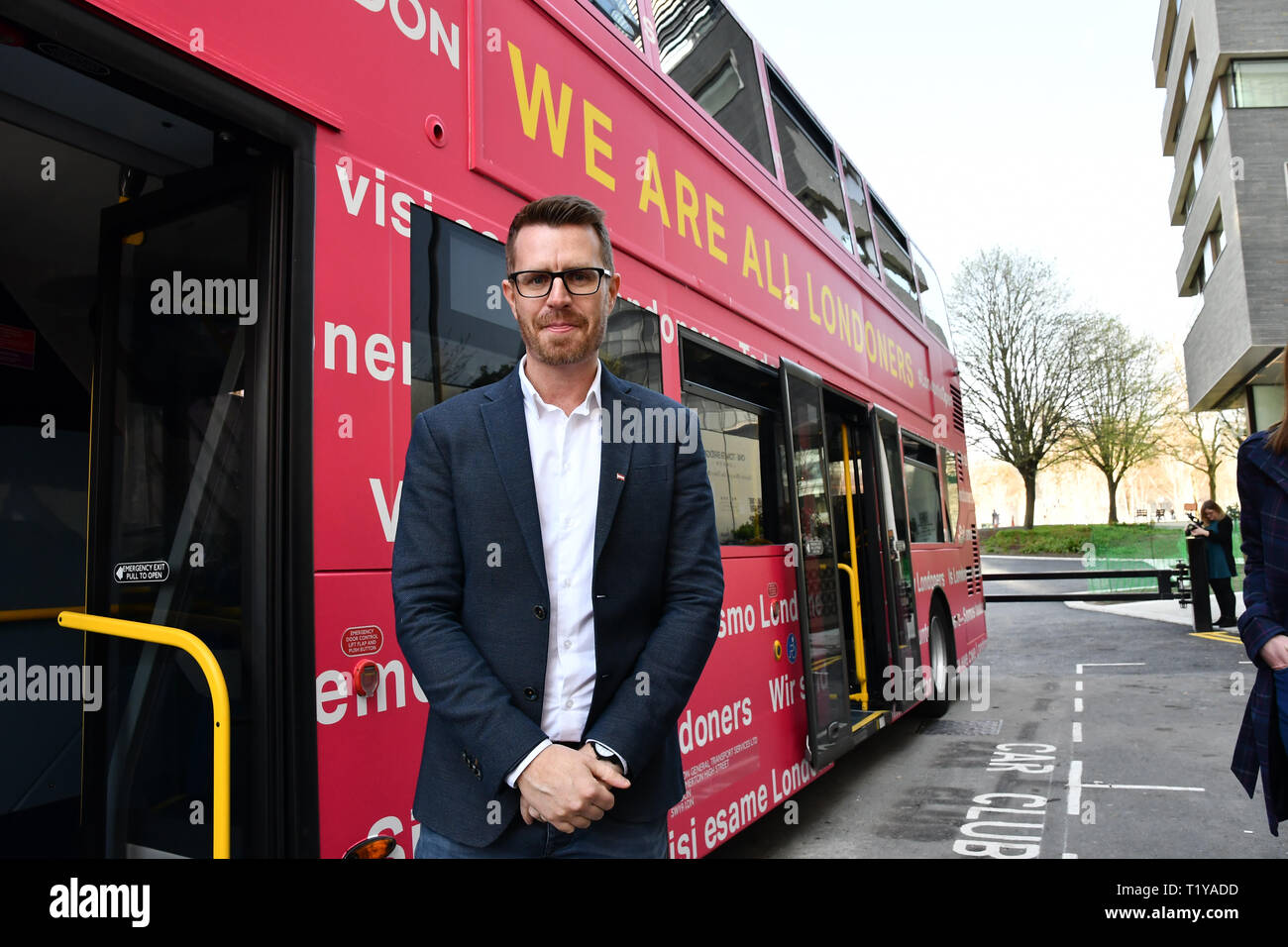 Londra, Regno Unito. 29 marzo, 2019. Philipp Ertl da Austria frequentare il sindaco di Londra, Sadiq Khan, lanciare un con marchio "siamo tutti londinesi' bus come si inizia una quattro giorni 'Consulenza Roadshow' attorno alla capitale. Il bus si recherà in visita in posizioni nelle aree con un elevato numero di cittadini europei, offrendo loro indicazioni su come applicare per liquidare in stato di rimanere nel Regno Unito a seguito Brexit il 29 marzo 2019, Londra, Regno Unito. Credito: Picture Capital/Alamy Live News Foto Stock