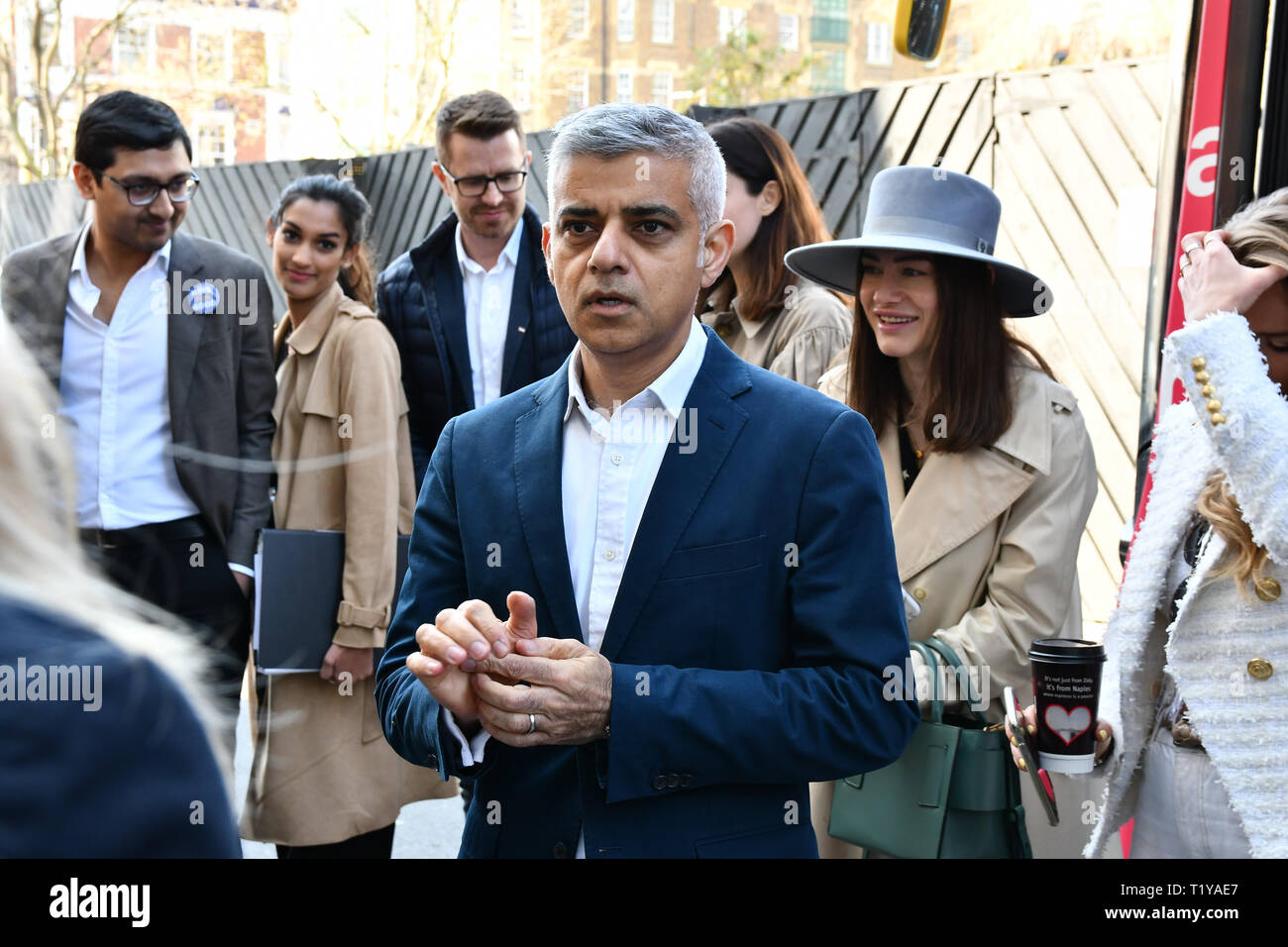 Londra, Regno Unito. 29 marzo, 2019. Il sindaco di Londra, Sadiq Khan, lanciare un con marchio "siamo tutti londinesi' bus come si inizia una quattro giorni 'Consulenza Roadshow' attorno alla capitale. Il bus si recherà in visita in posizioni nelle aree con un elevato numero di cittadini europei, offrendo loro indicazioni su come applicare per liquidare in stato di rimanere nel Regno Unito a seguito Brexit il 29 marzo 2019, Londra, Regno Unito. Credito: Picture Capital/Alamy Live News Foto Stock