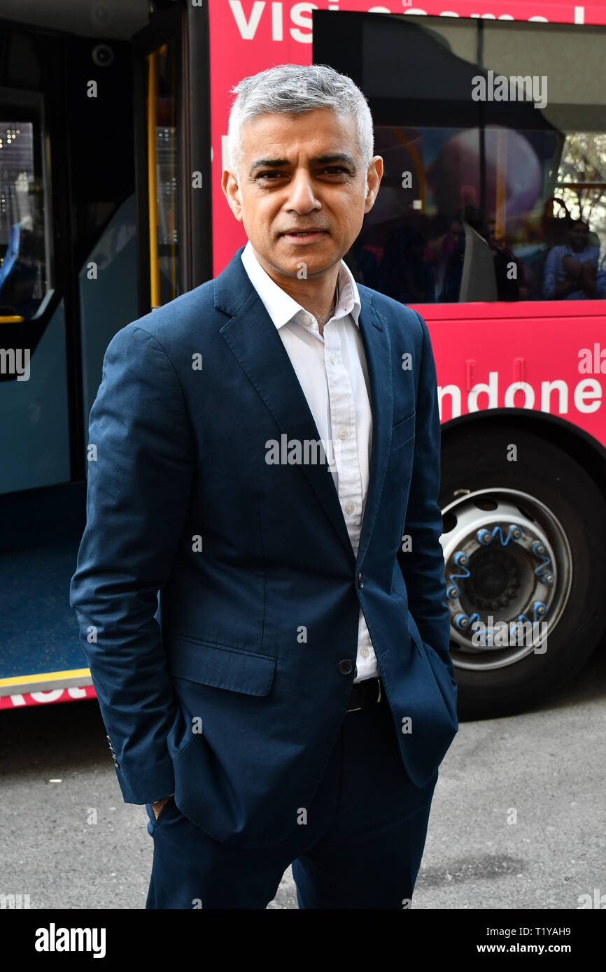 Londra, Regno Unito. 29 marzo, 2019. Il sindaco di Londra, Sadiq Khan, lanciare un con marchio "siamo tutti londinesi' bus come si inizia una quattro giorni 'Consulenza Roadshow' attorno alla capitale. Il bus si recherà in visita in posizioni nelle aree con un elevato numero di cittadini europei, offrendo loro indicazioni su come applicare per liquidare in stato di rimanere nel Regno Unito a seguito Brexit il 29 marzo 2019, Londra, Regno Unito. Credito: Picture Capital/Alamy Live News Foto Stock