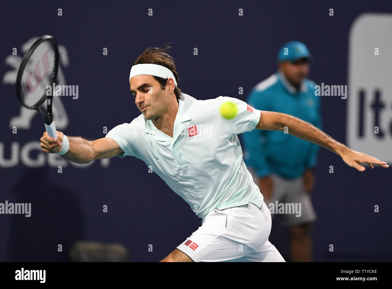 Giardini di Miami, FL, Stati Uniti d'America. 28 Mar, 2019. Roger Federer Vs Kevin Anderson sul Stadium corte durante il Miami Open svoltasi all'Hard Rock Stadium il 28 marzo 2019 nei giardini di Miami, Florida. Credito: Mpi04/media/punzone Alamy Live News Foto Stock