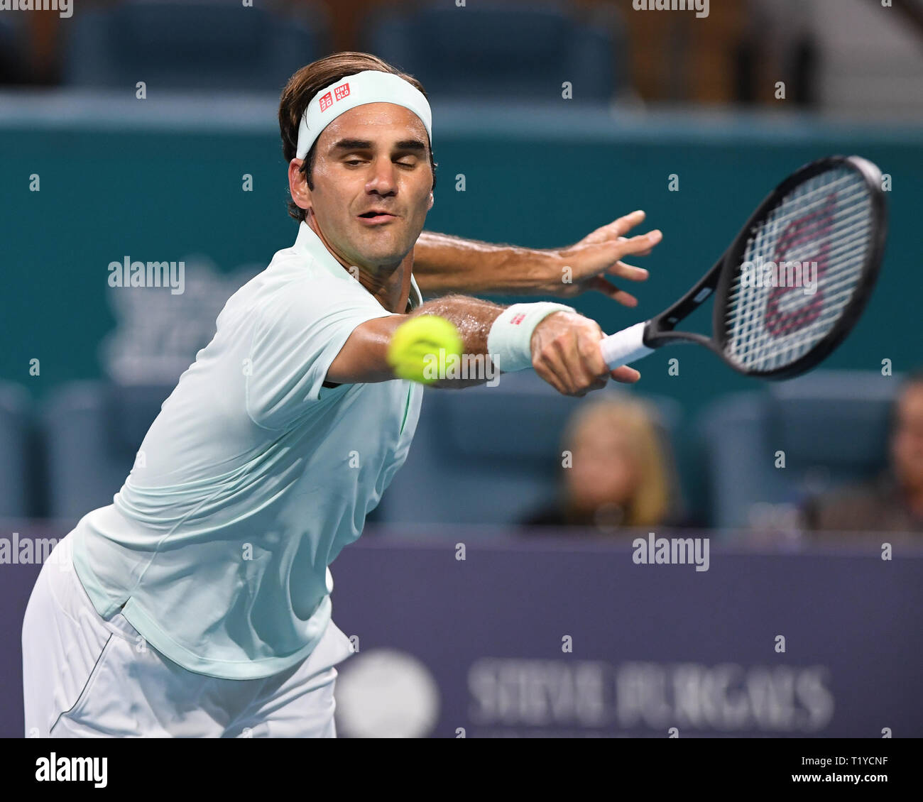 Giardini di Miami, FL, Stati Uniti d'America. 28 Mar, 2019. Roger Federer Vs Kevin Anderson sul Stadium corte durante il Miami Open svoltasi all'Hard Rock Stadium il 28 marzo 2019 nei giardini di Miami, Florida. Credito: Mpi04/media/punzone Alamy Live News Foto Stock