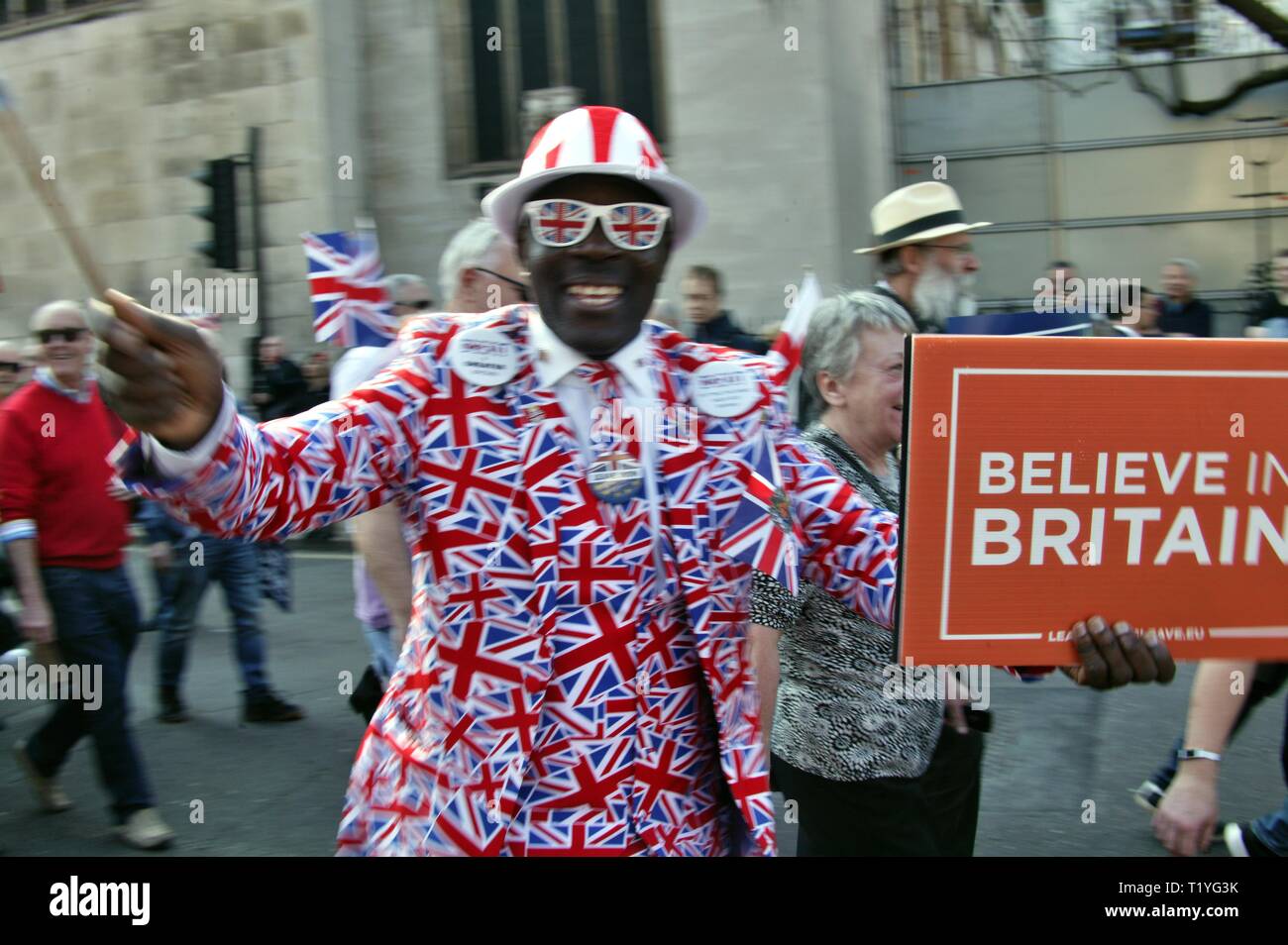 Westminster, Londra, Regno Unito. 29 mar 2019. Pro Brexit manifestanti raccogliere al di fuori del Parlamento, Westminster UK Credit: Knelstrom Ltd/Alamy Live News Foto Stock