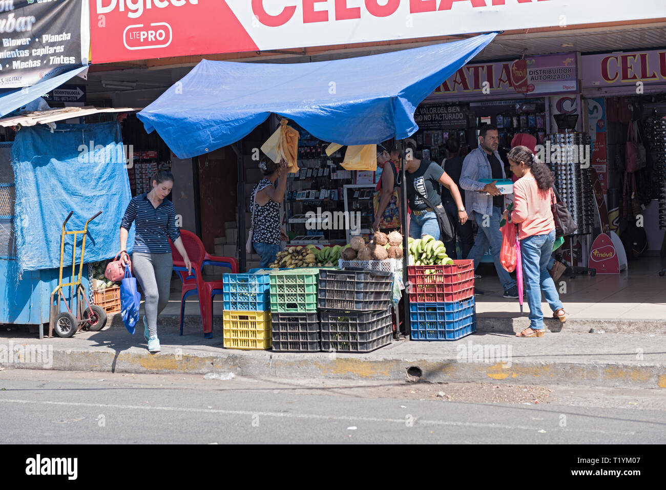 Tipici frutti e verdure street stallo in david panama Foto Stock