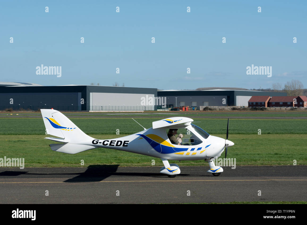 Flight Design CTSW (G-cedere) a Wellesbourne Airfield, Warwickshire, Regno Unito Foto Stock