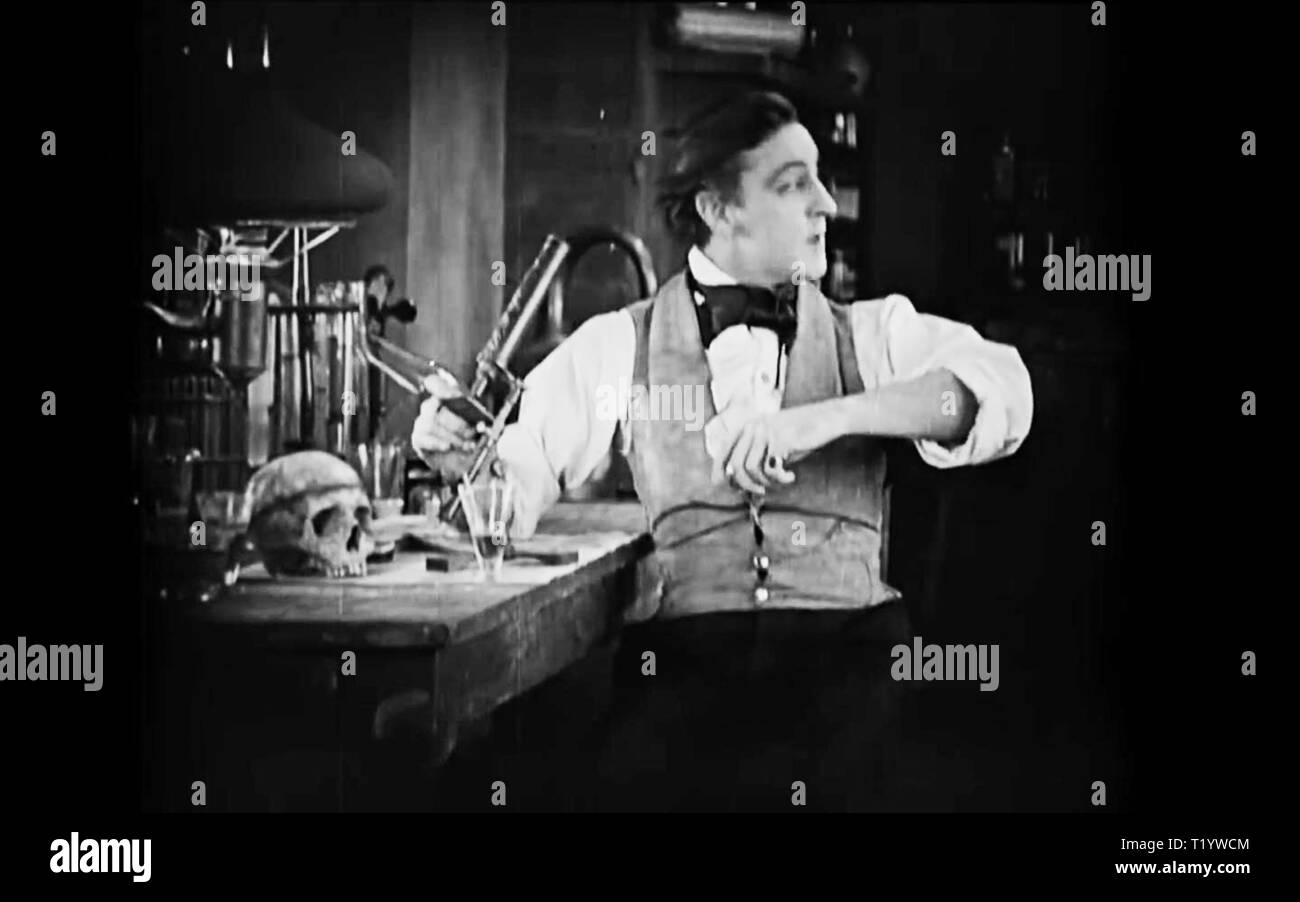 Lo Strano Caso Del Dottor Jekyll E Del Signor Hyde Lo Strano Caso Di Dr Jekyll E Mr Hyde Immagini e Fotos Stock - Alamy