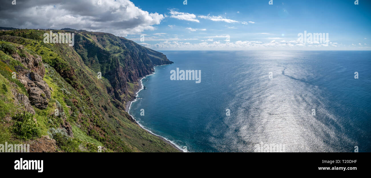 Vista panoramica sopra l'oceano in Madeira Foto Stock