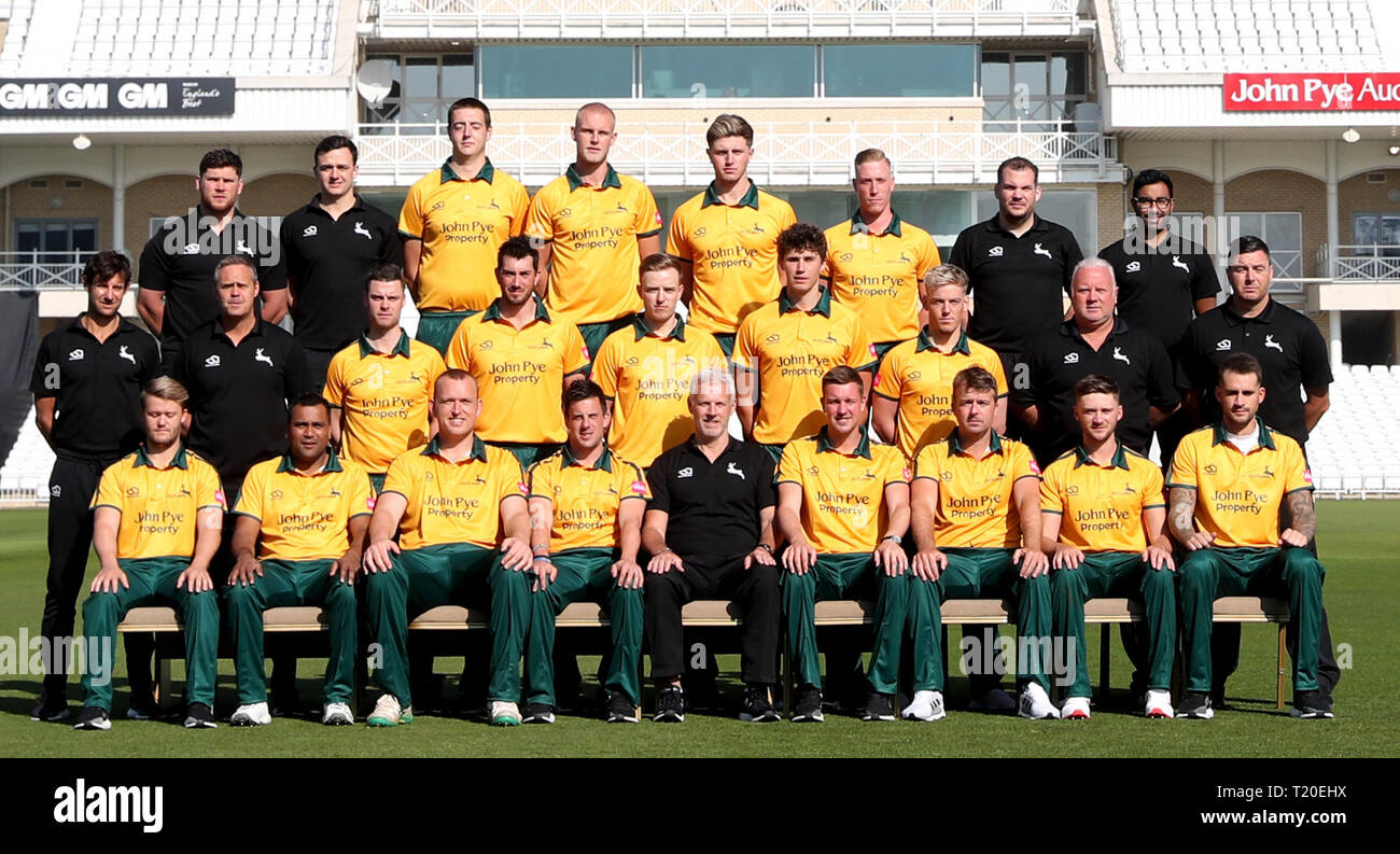Nottinghamshire (bancata posteriore, sinistra-destra) Liam Prezzo, Henry Woodward, Jack Blatherwick, Matt Carter, Zak Chappell, Luca legno, Phil Tranter, Kunal Manek, (fila centrale, sinistra-destra) Ant Botha, James tubo, Jake Libby, Mark Footitt, Ben Slater, Paul Coughlin, Tom Moores, Andy Pick, Paolo franchi (Fila anteriore sinistra-destra) Ben Duckett, Samit Patel, Luca Fletcher, Headcoach Peter Moores, Steven Mullaney, Jake Sfera, Chris Nash, Joe Clarke e Alex Hales durante il media day a Trent Bridge, Nottingham. Foto Stock