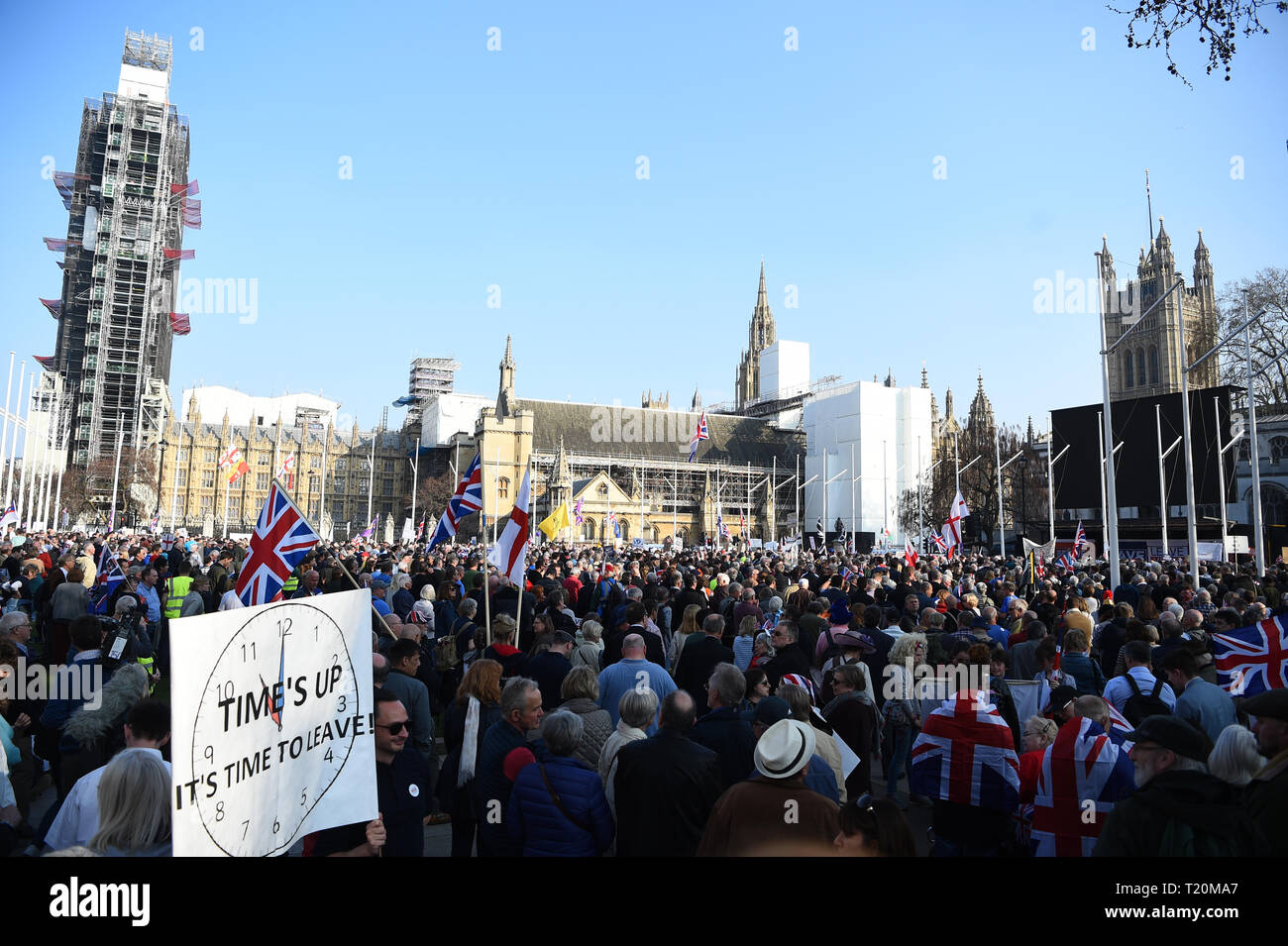 Brexit manifestanti in piazza del parlamento di Westminster a Londra. Foto Stock